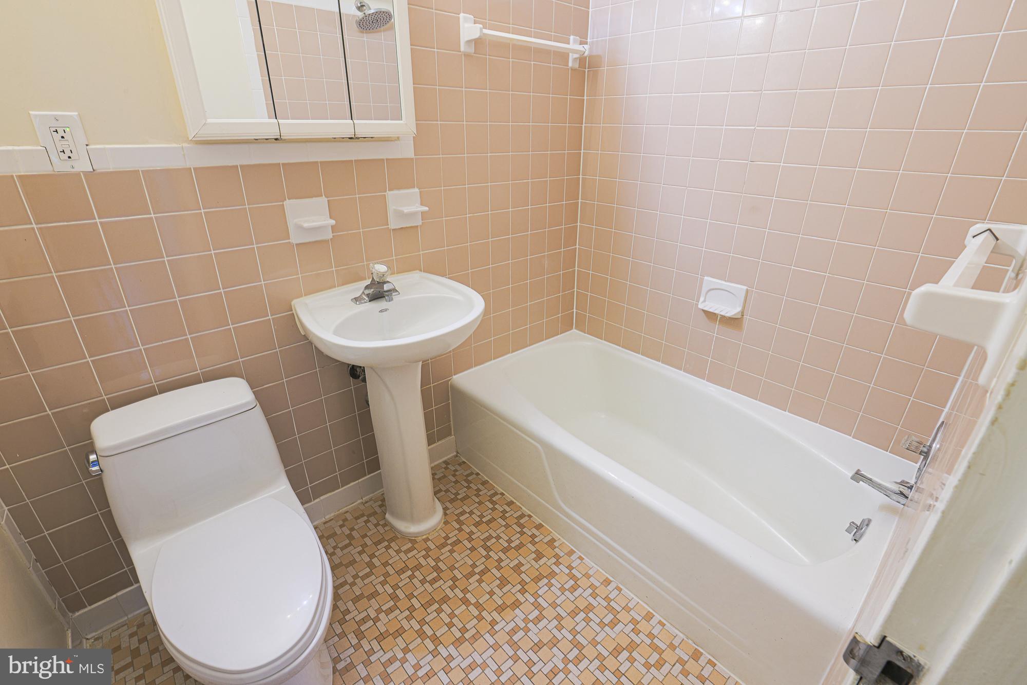 HAMLET HOUSE - Residential Lease