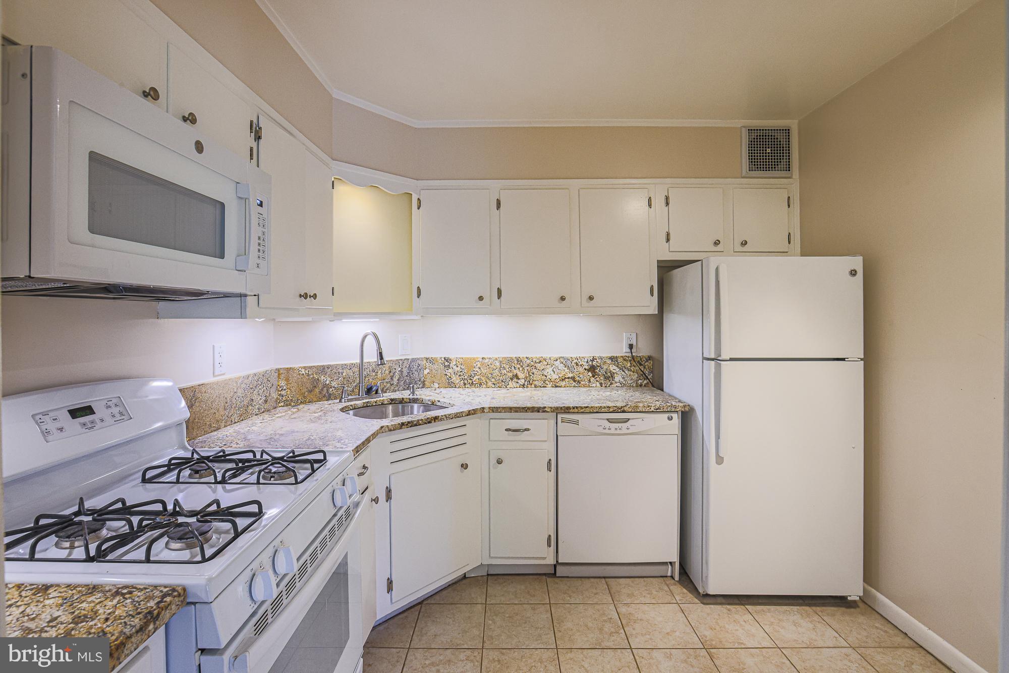 HAMLET HOUSE - Residential Lease