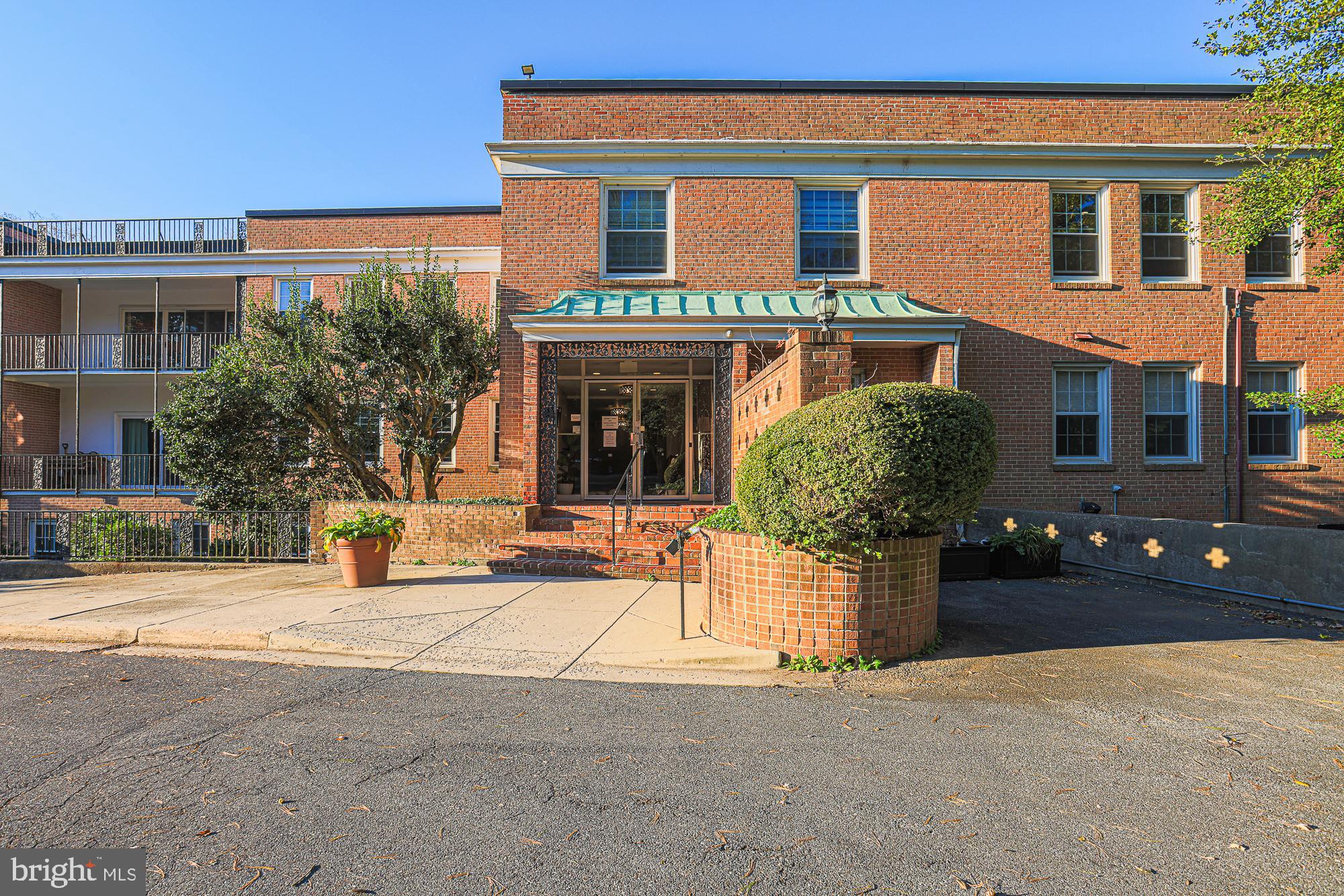 HAMLET HOUSE - Residential Lease