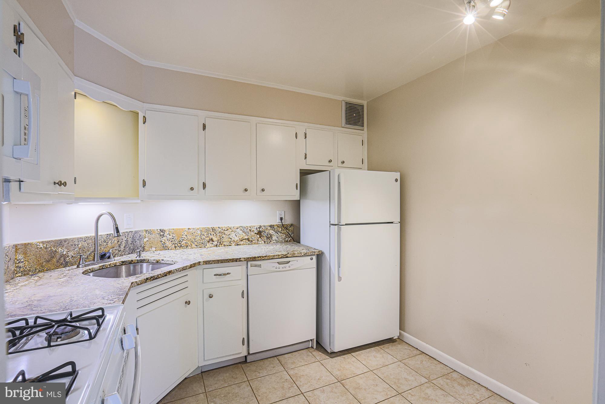 HAMLET HOUSE - Residential Lease