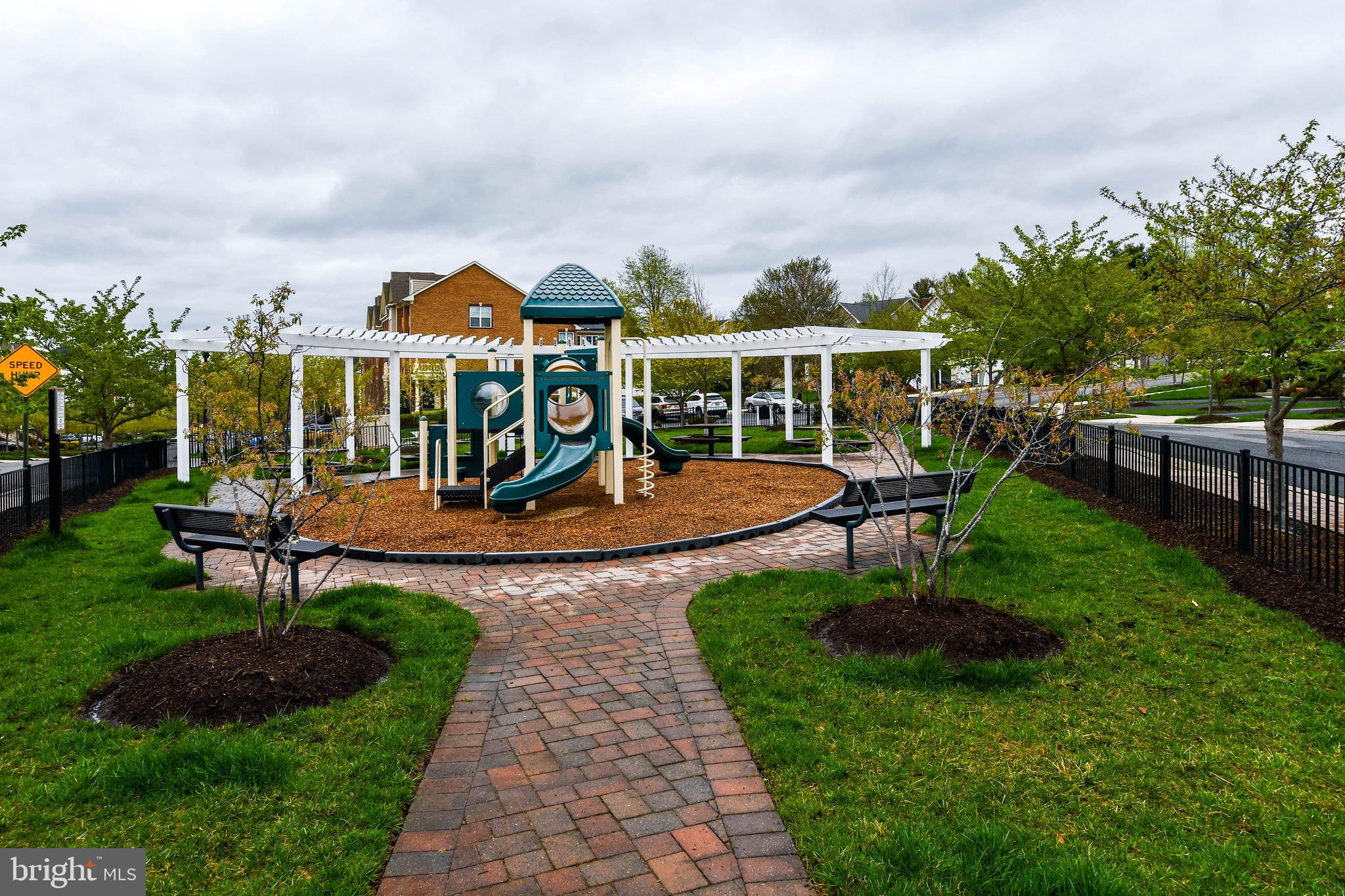 MARLBORO RIDGE - Residential