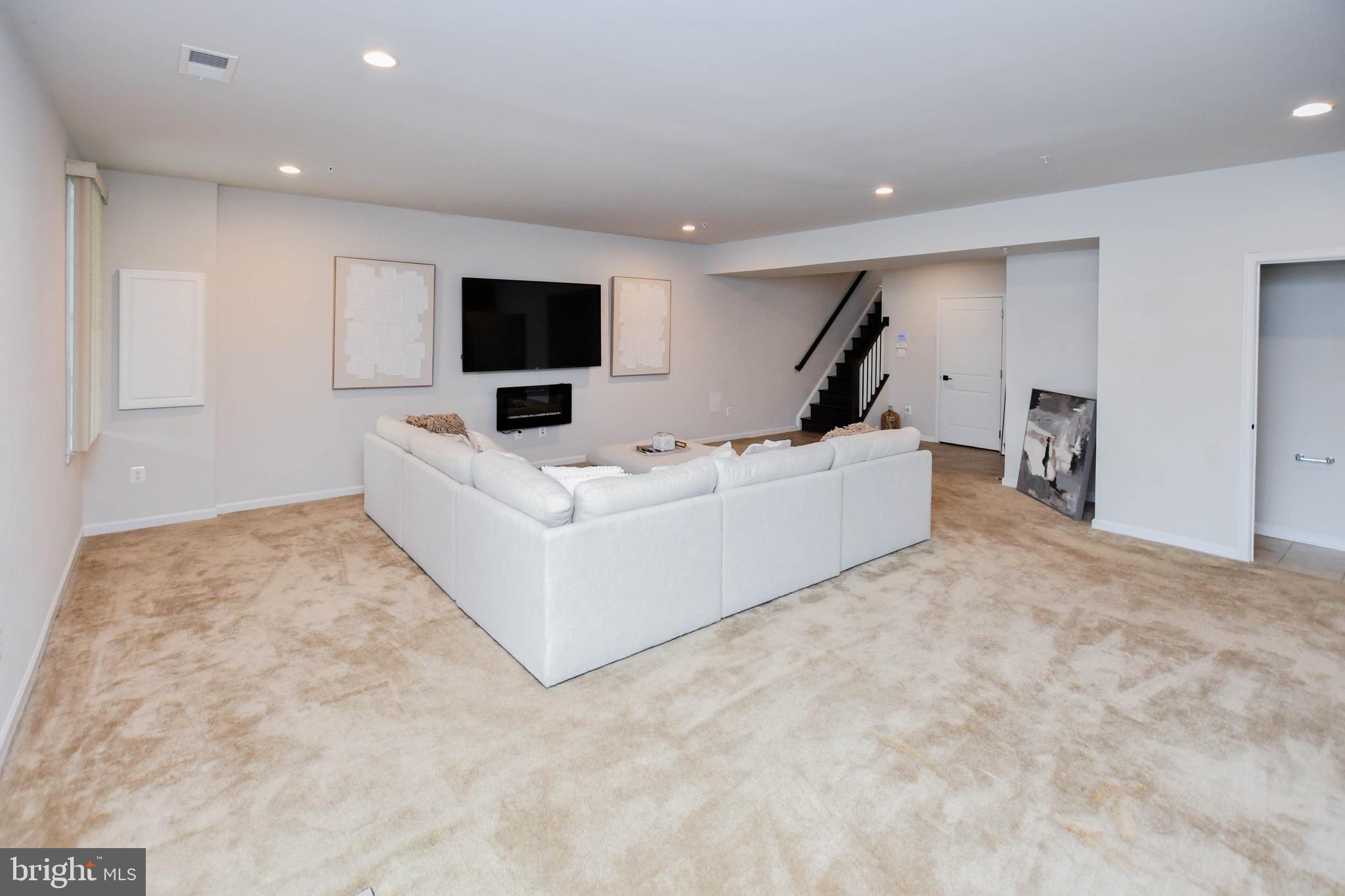 MARLBORO RIDGE - Residential