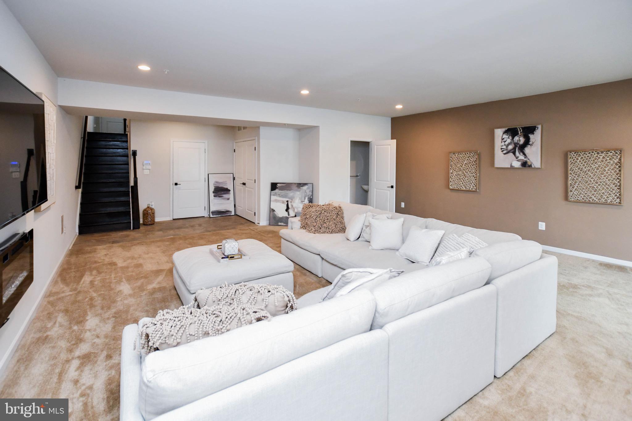 MARLBORO RIDGE - Residential