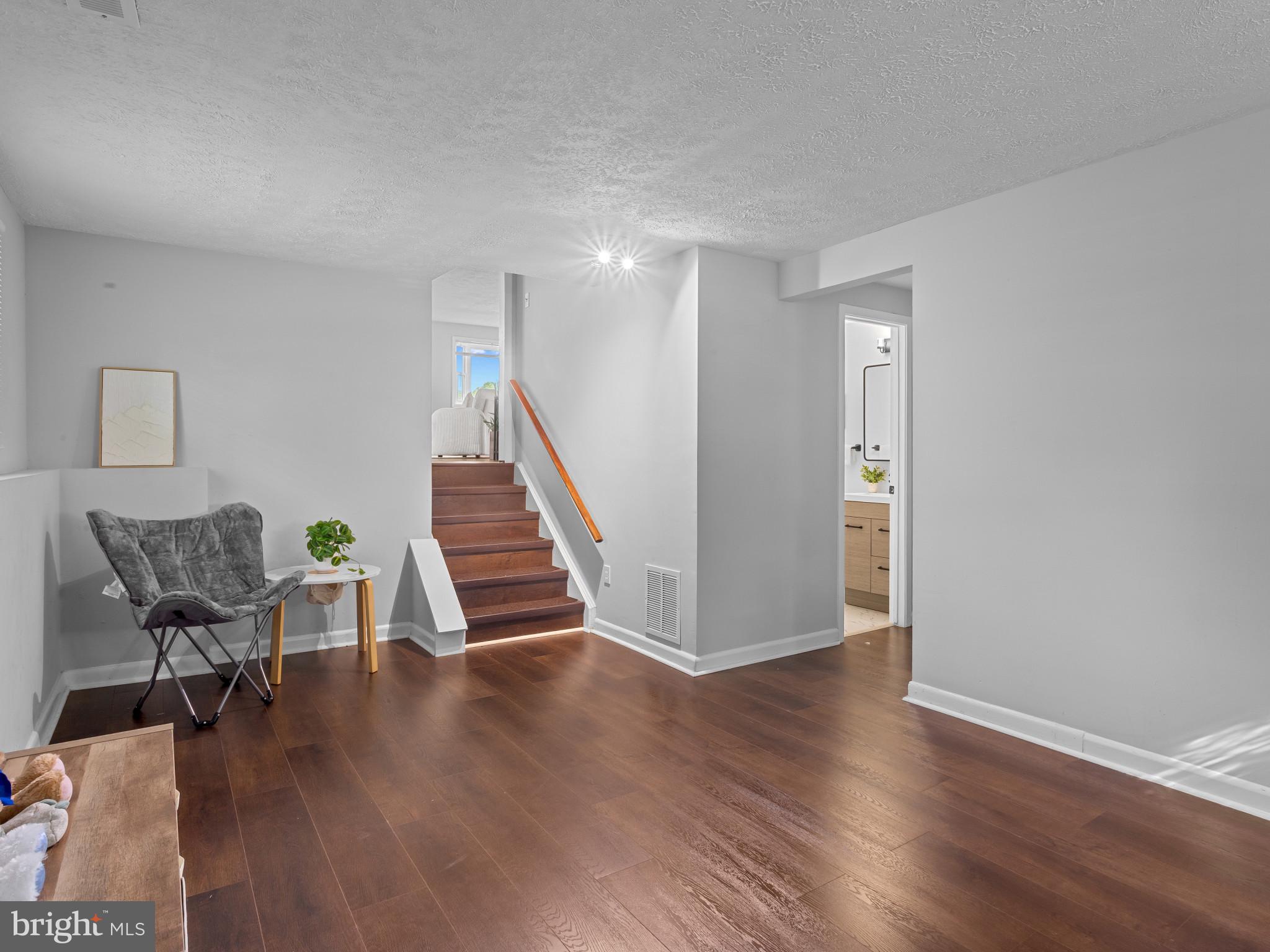 OAKLAND MILLS - Residential
