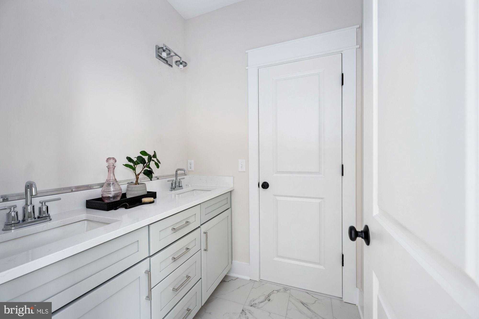 NOAHS LANDING - Residential