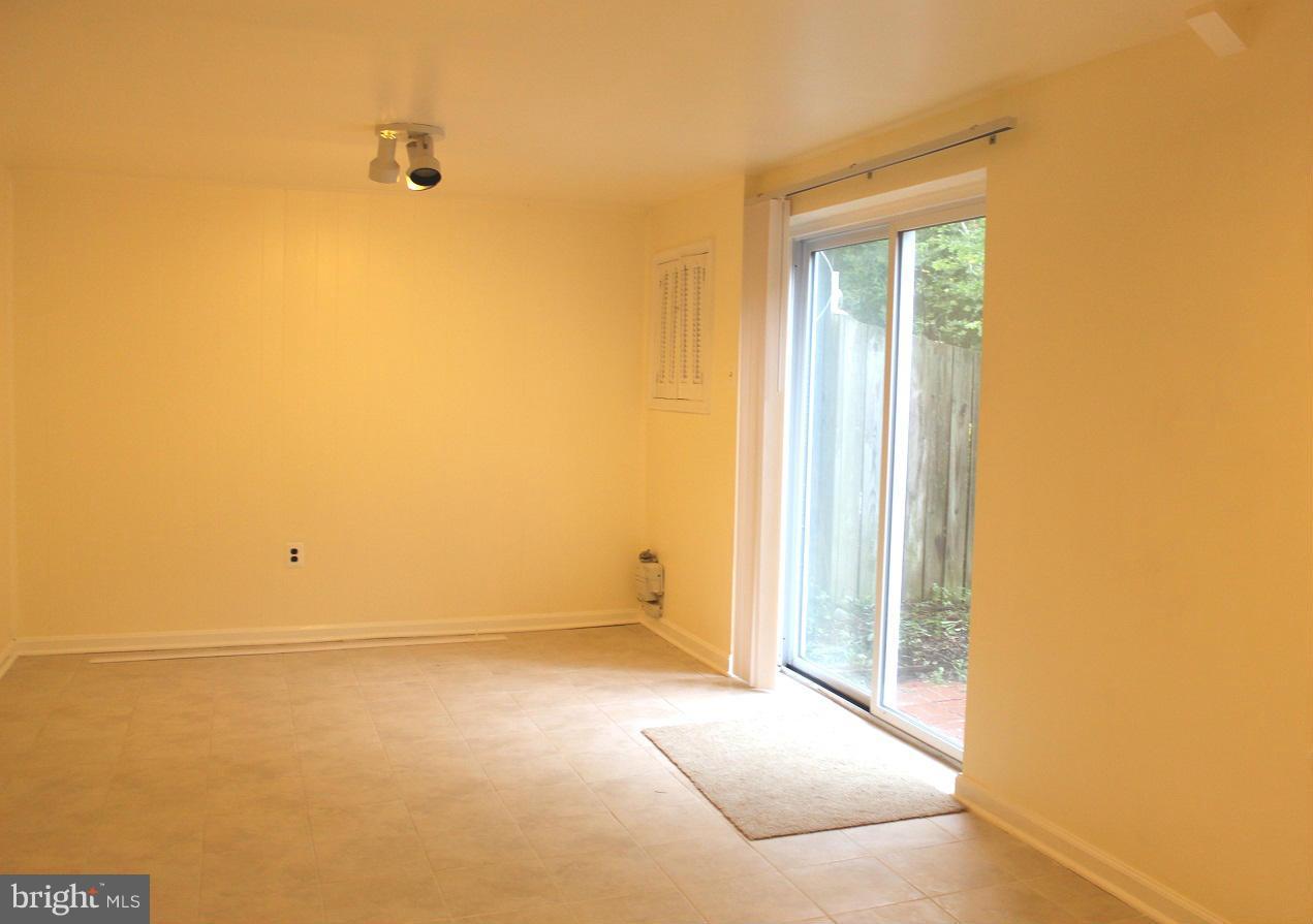 HERITAGE SQUARE - Residential