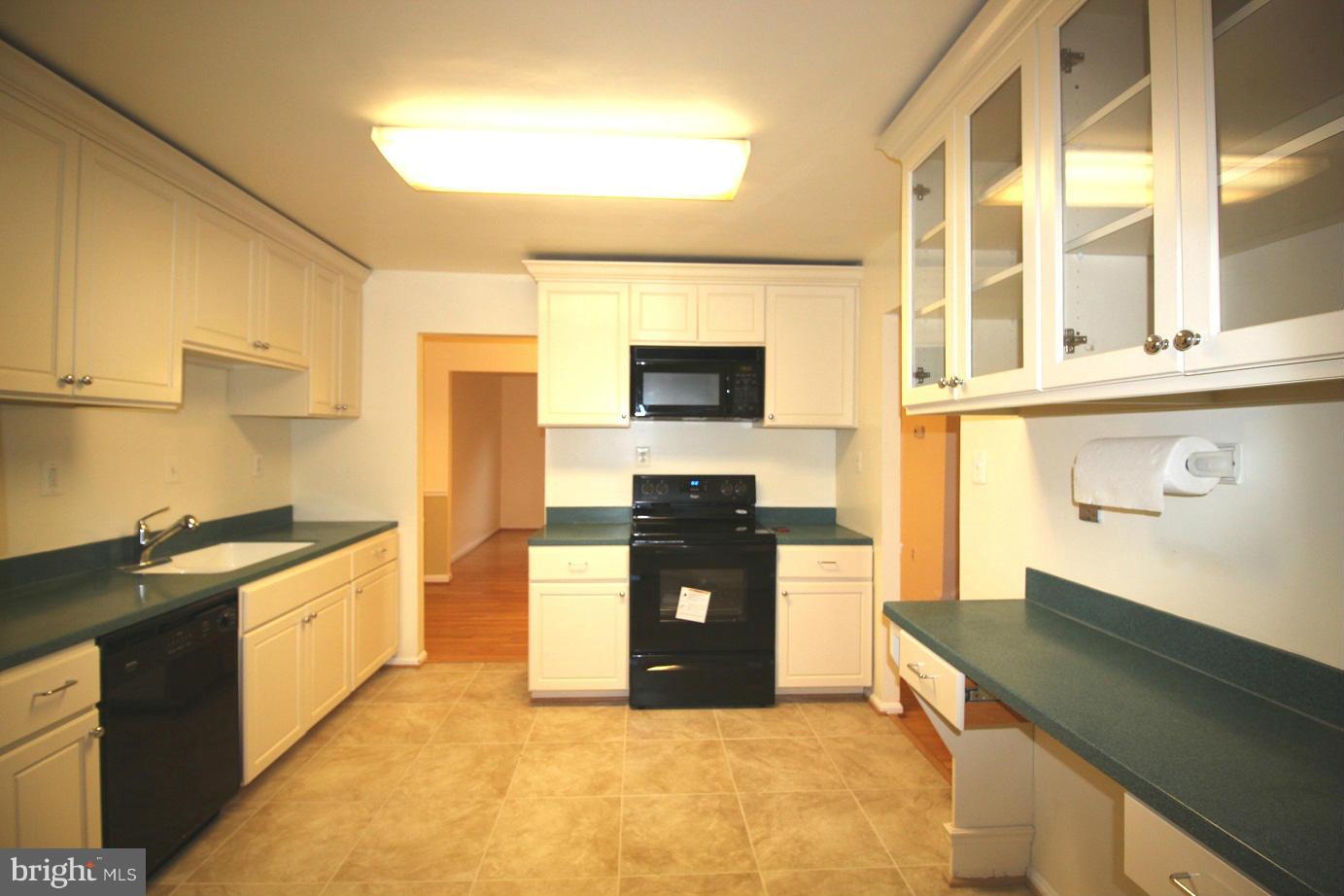 HERITAGE SQUARE - Residential