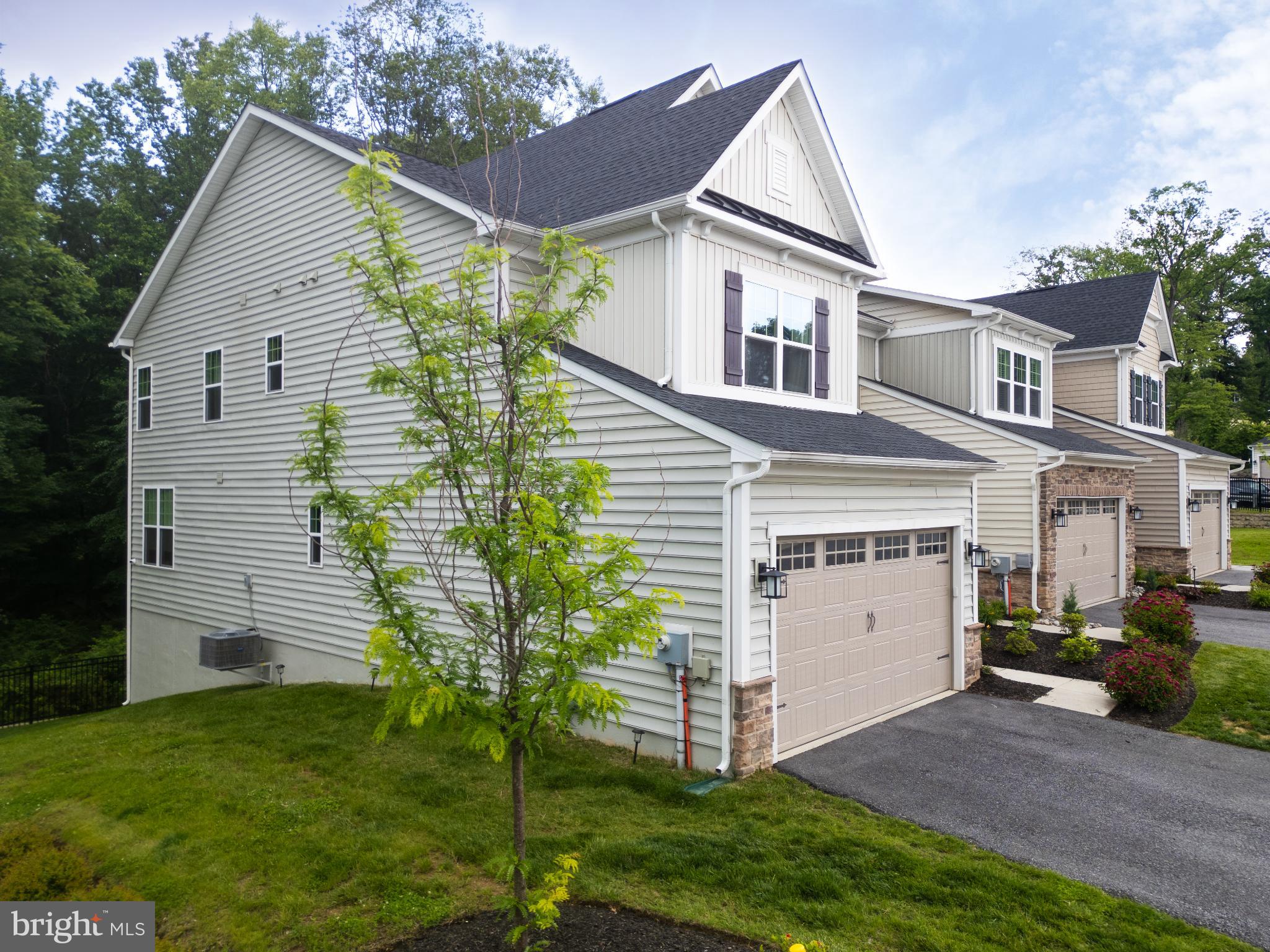 233 W PONDS EDGE DRIVE