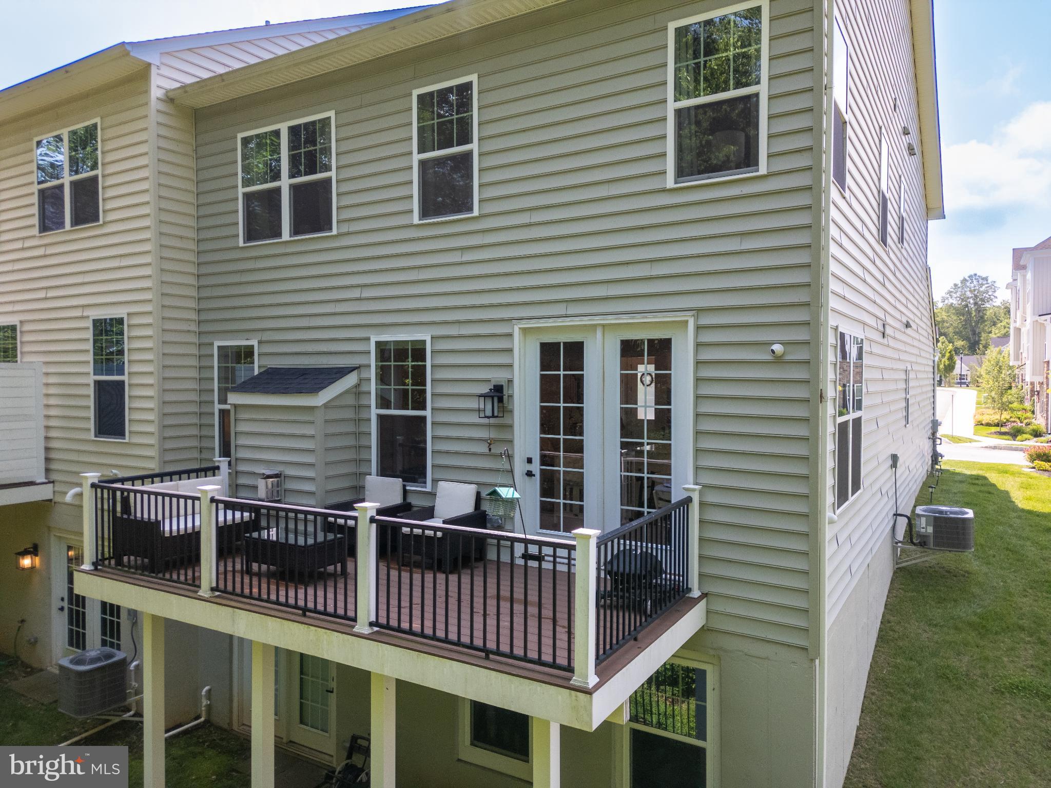 233 W PONDS EDGE DRIVE