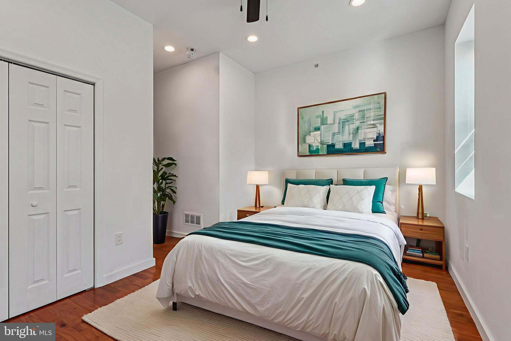 UNIVERSITY CITY - Residential