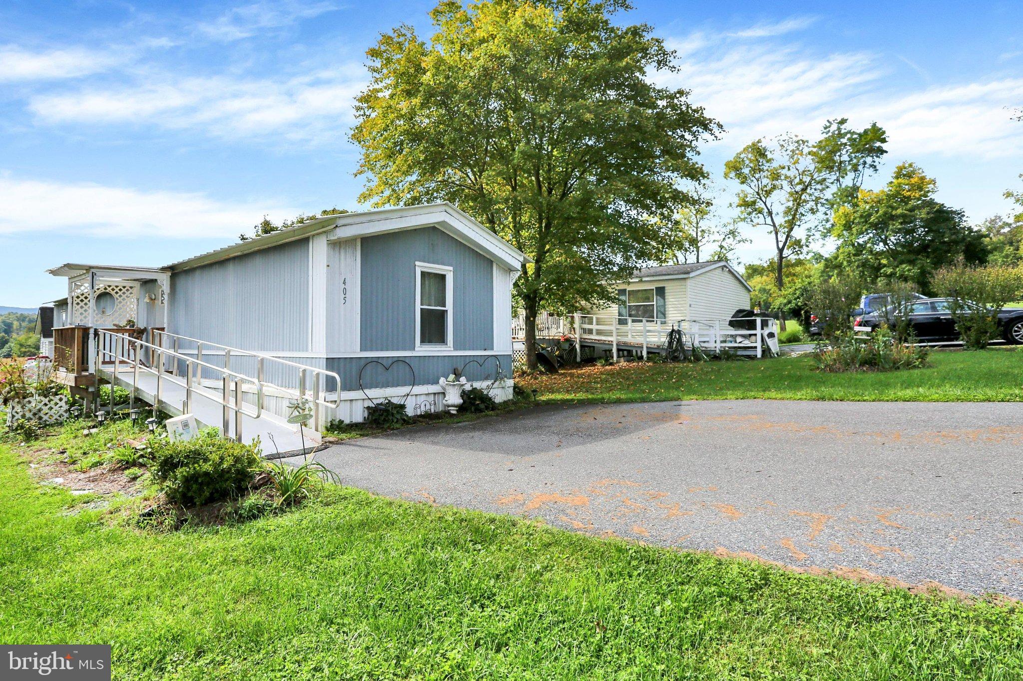 405 MEADOW LANE