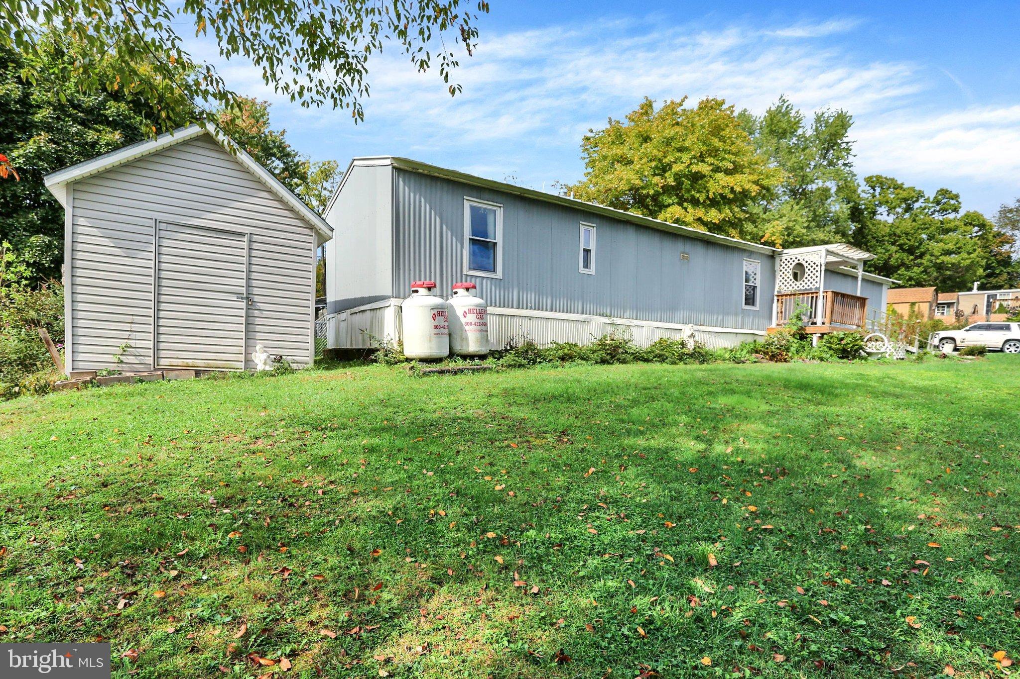 405 MEADOW LANE