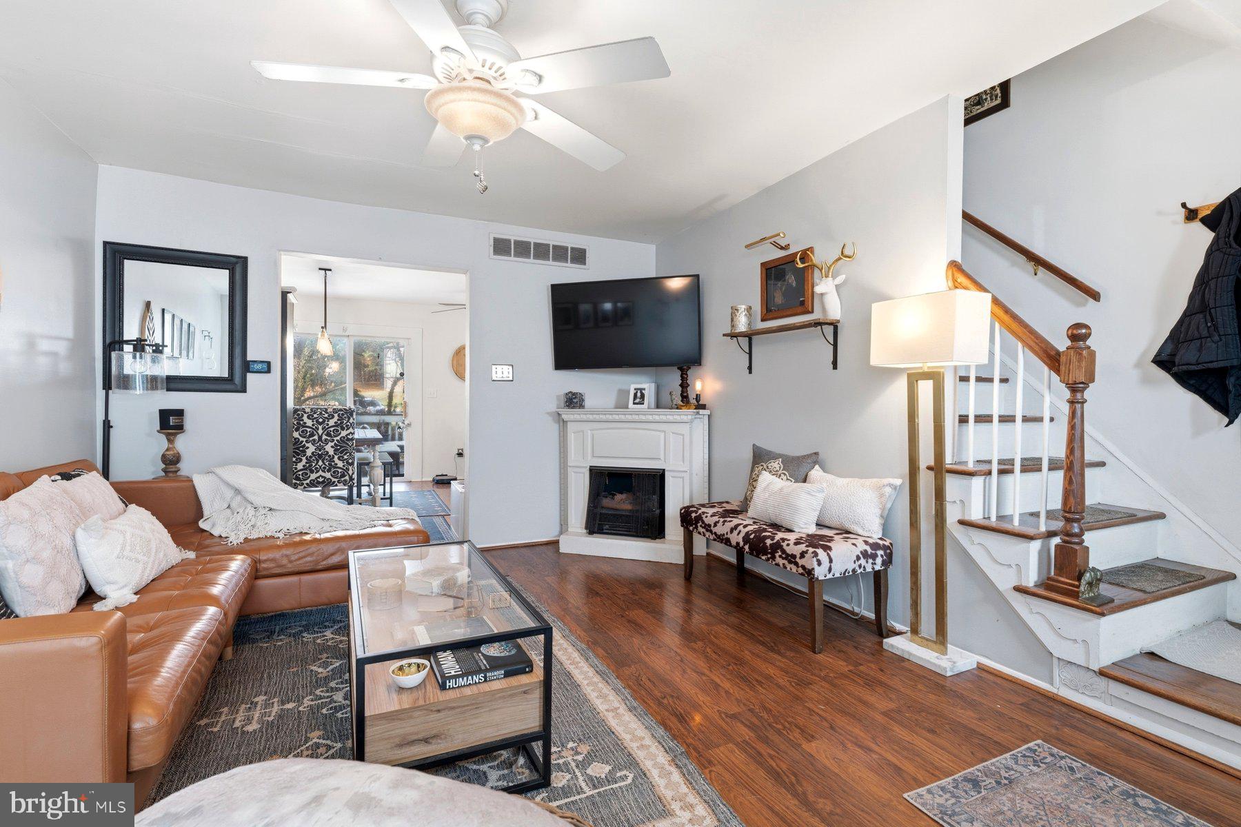 23 COATSBRIDGE COURT 19F