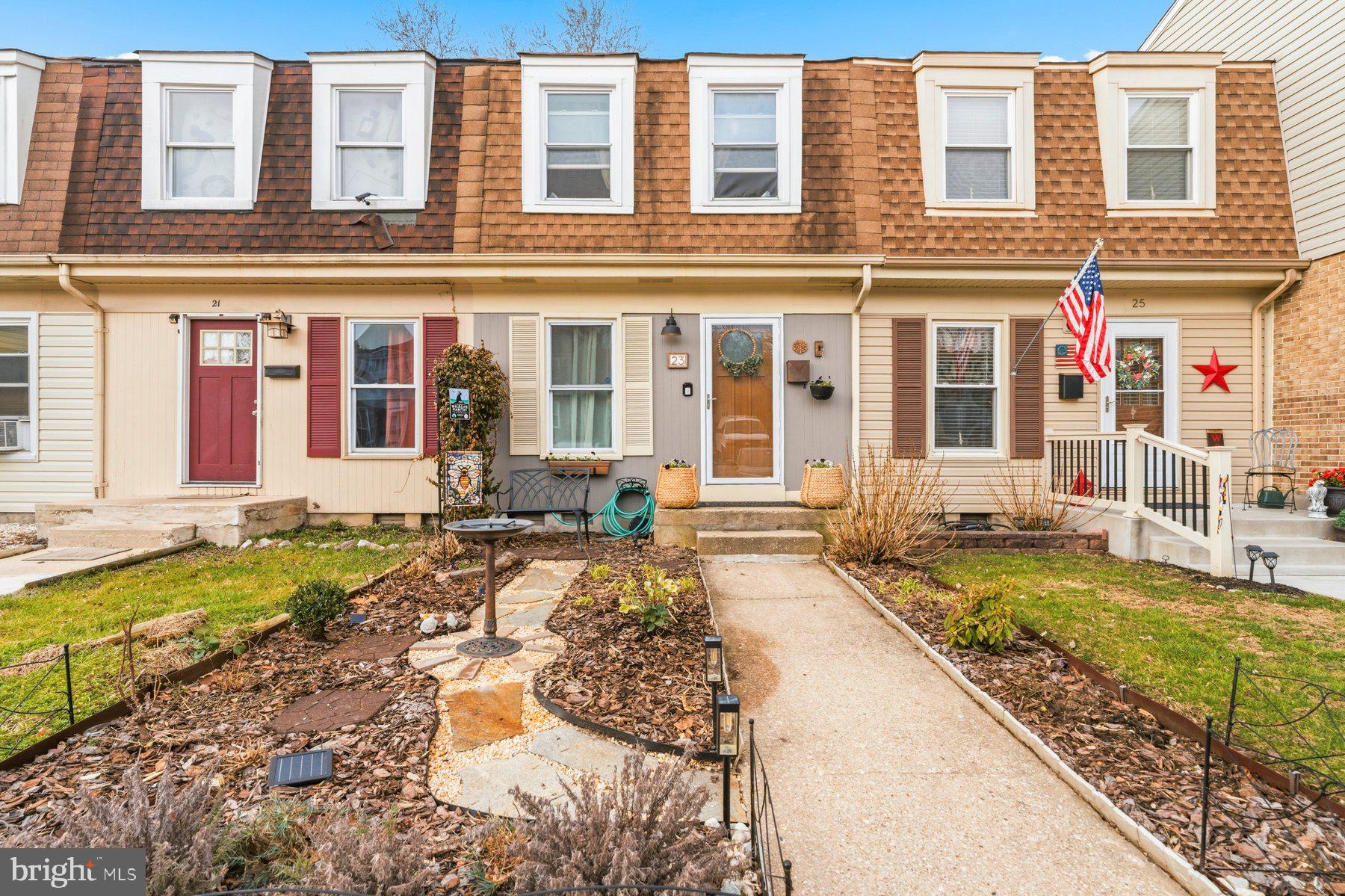 23 COATSBRIDGE COURT 19F