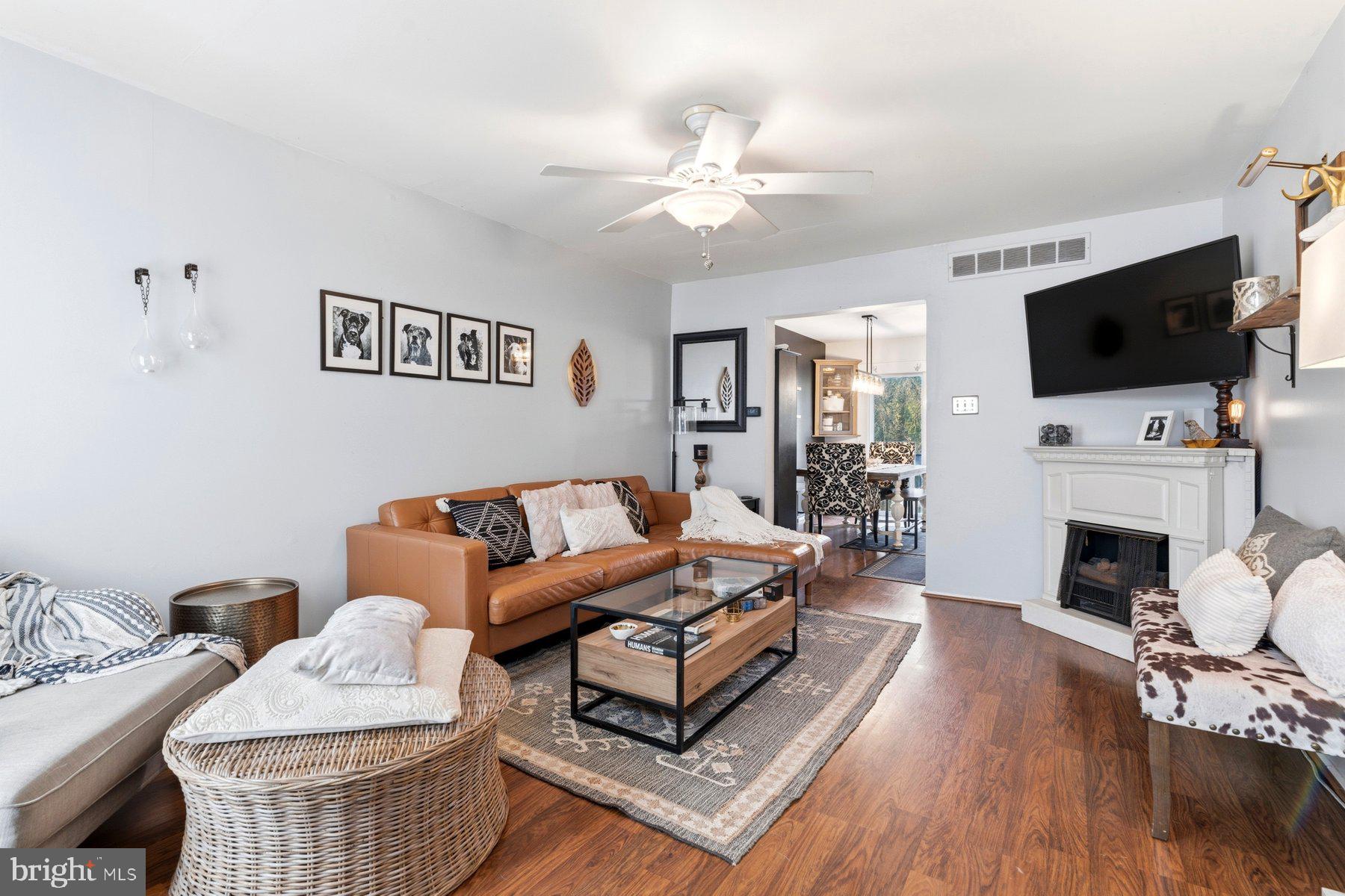 23 COATSBRIDGE COURT 19F