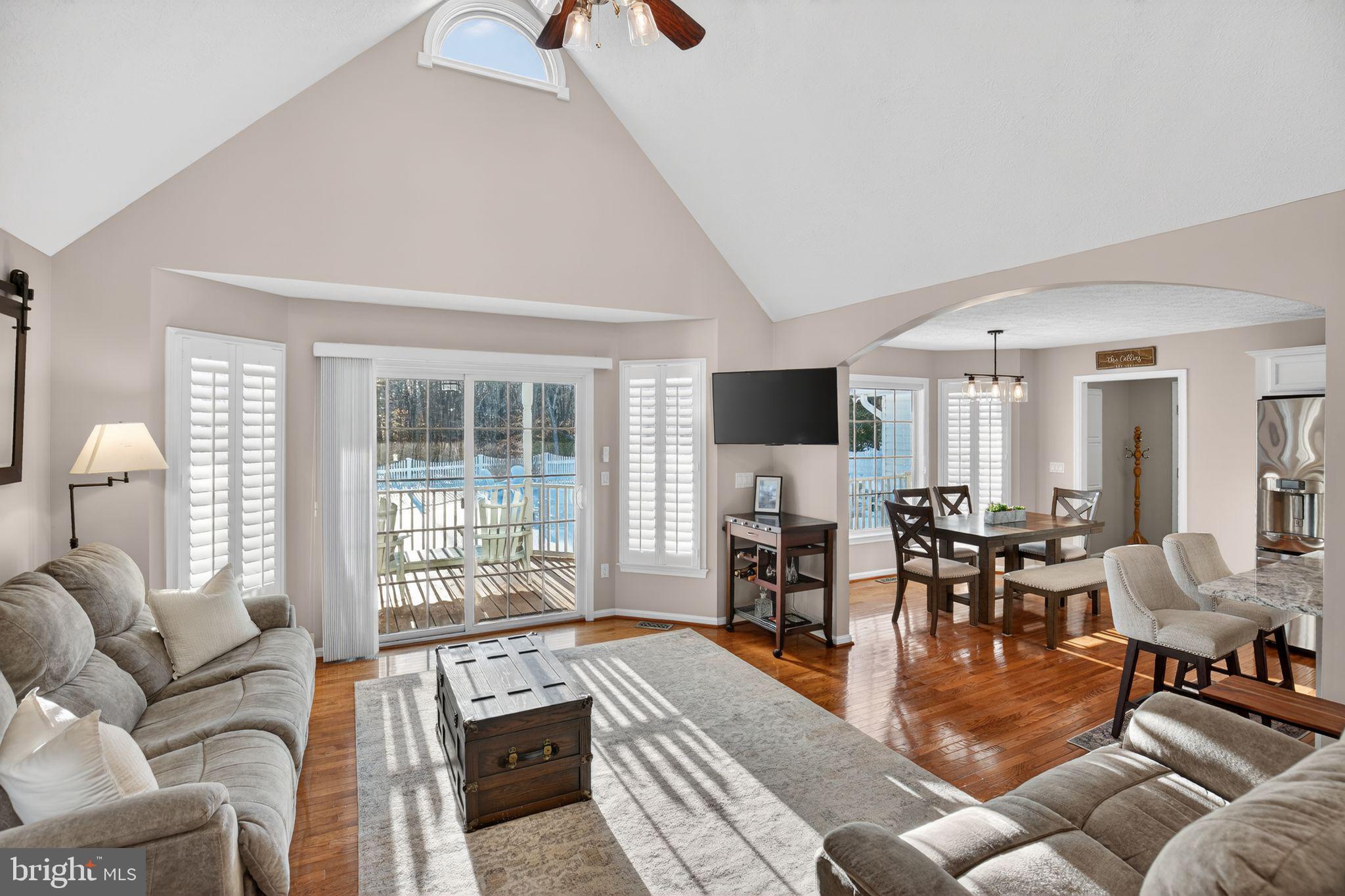 11841 KNOLLCREST LANE