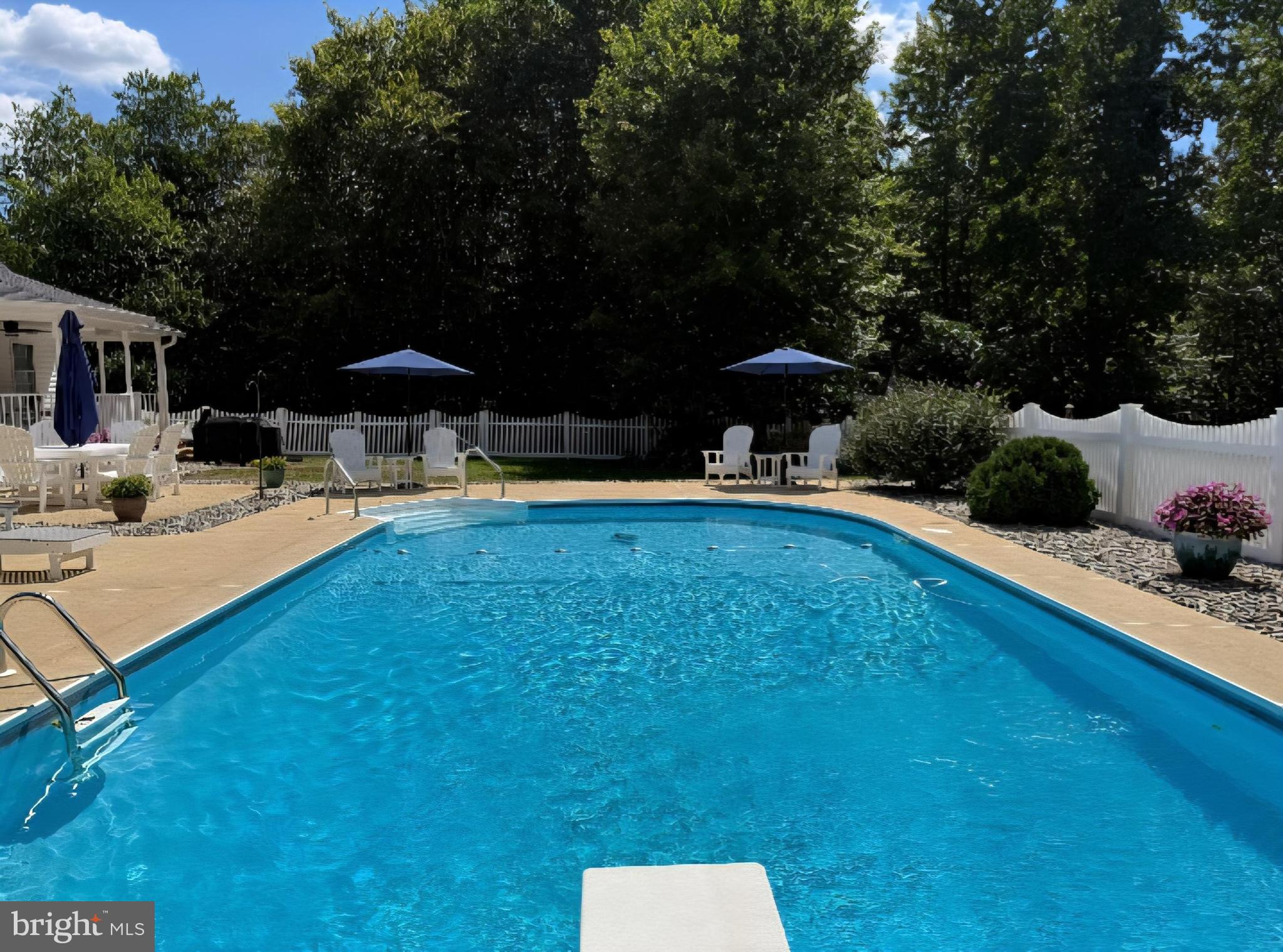 11841 KNOLLCREST LANE