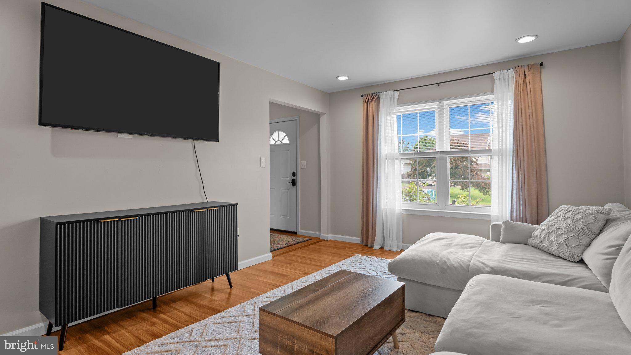 560 PADDOCK CIRCLE