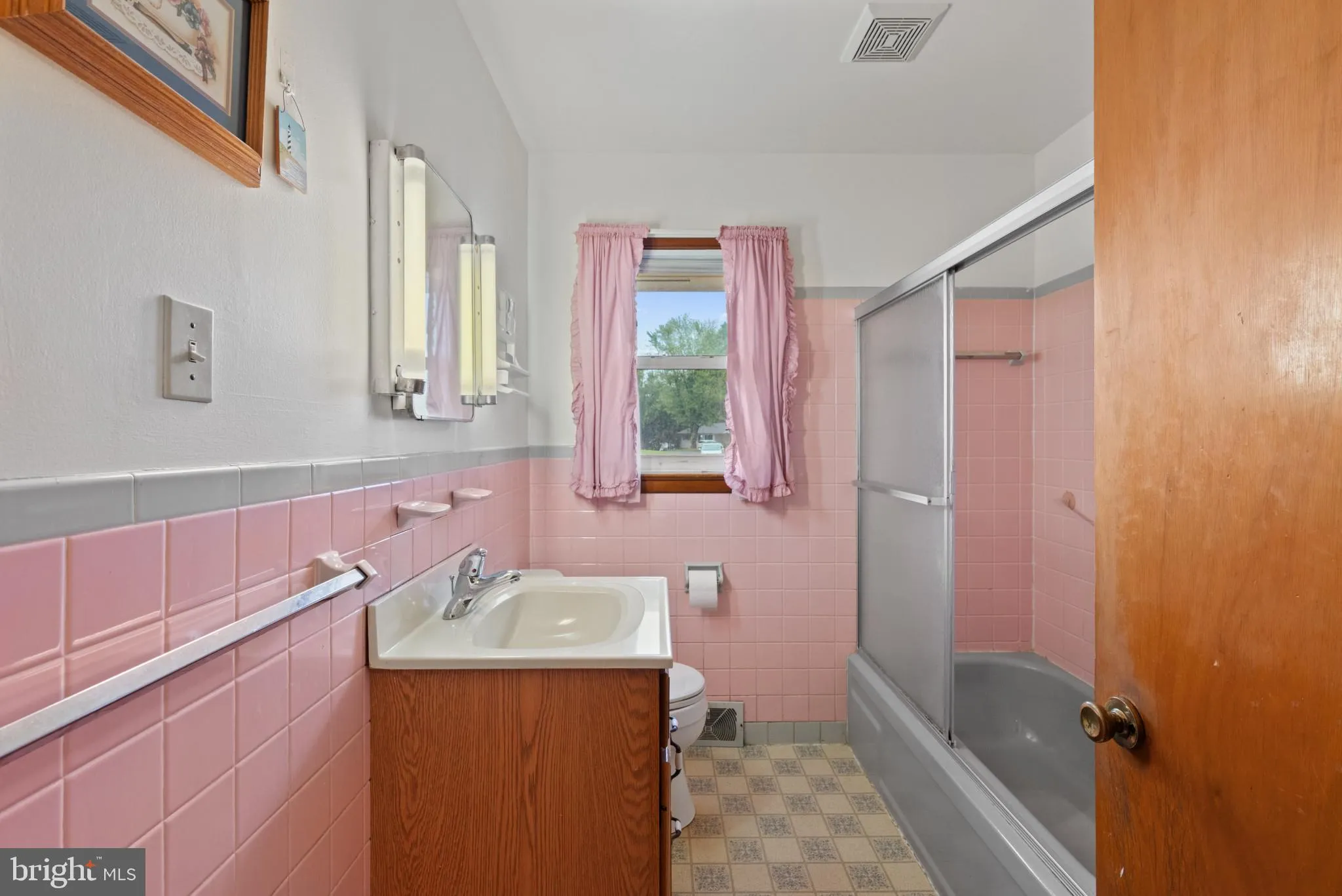 Middletown, Pennsylvania 17057, United States, 3 Bedrooms Bedrooms, ,2 BathroomsBathrooms,Residential,Pending,127481