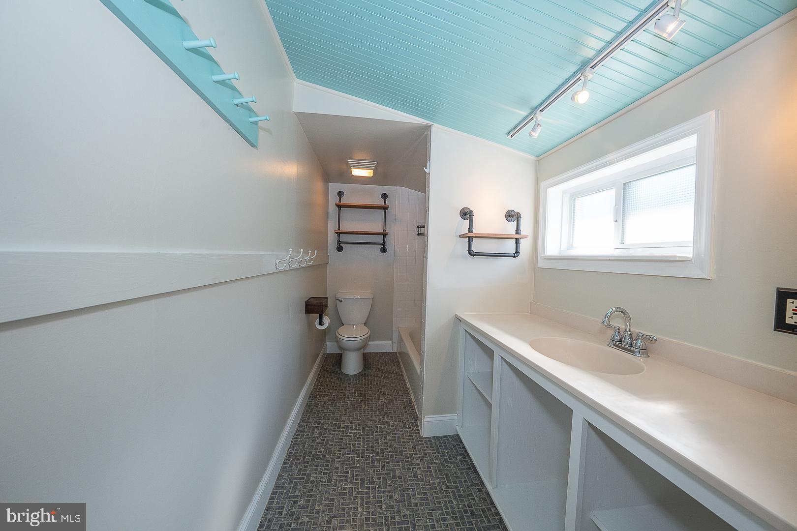 MEDIA - Residential Lease