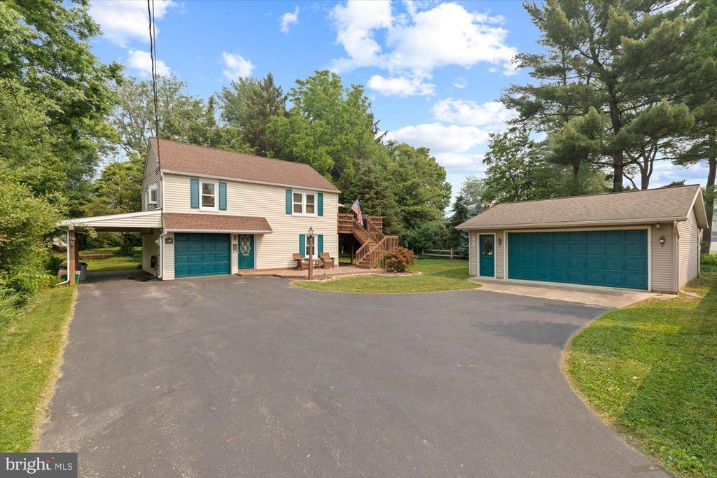 Photo of 126 E REAR E GRAMBY ST, MANHEIM, PA 17545 (MLS # PALA2036402)