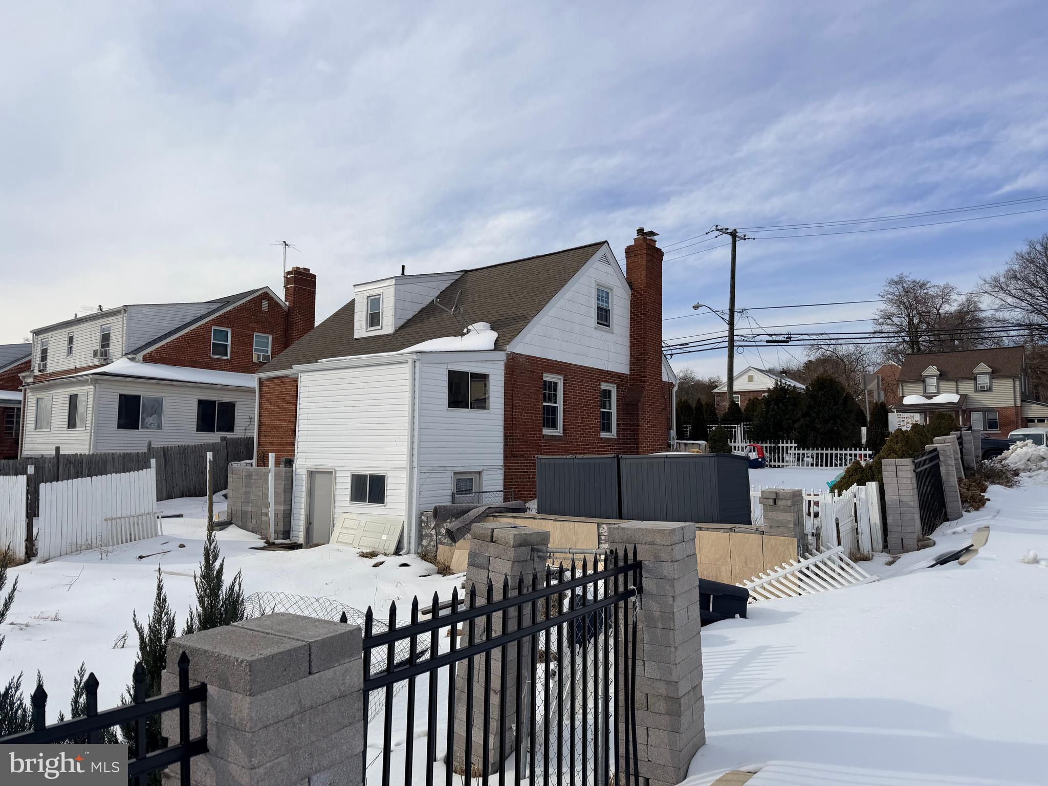 NORTH WOODRIDGE - Residential