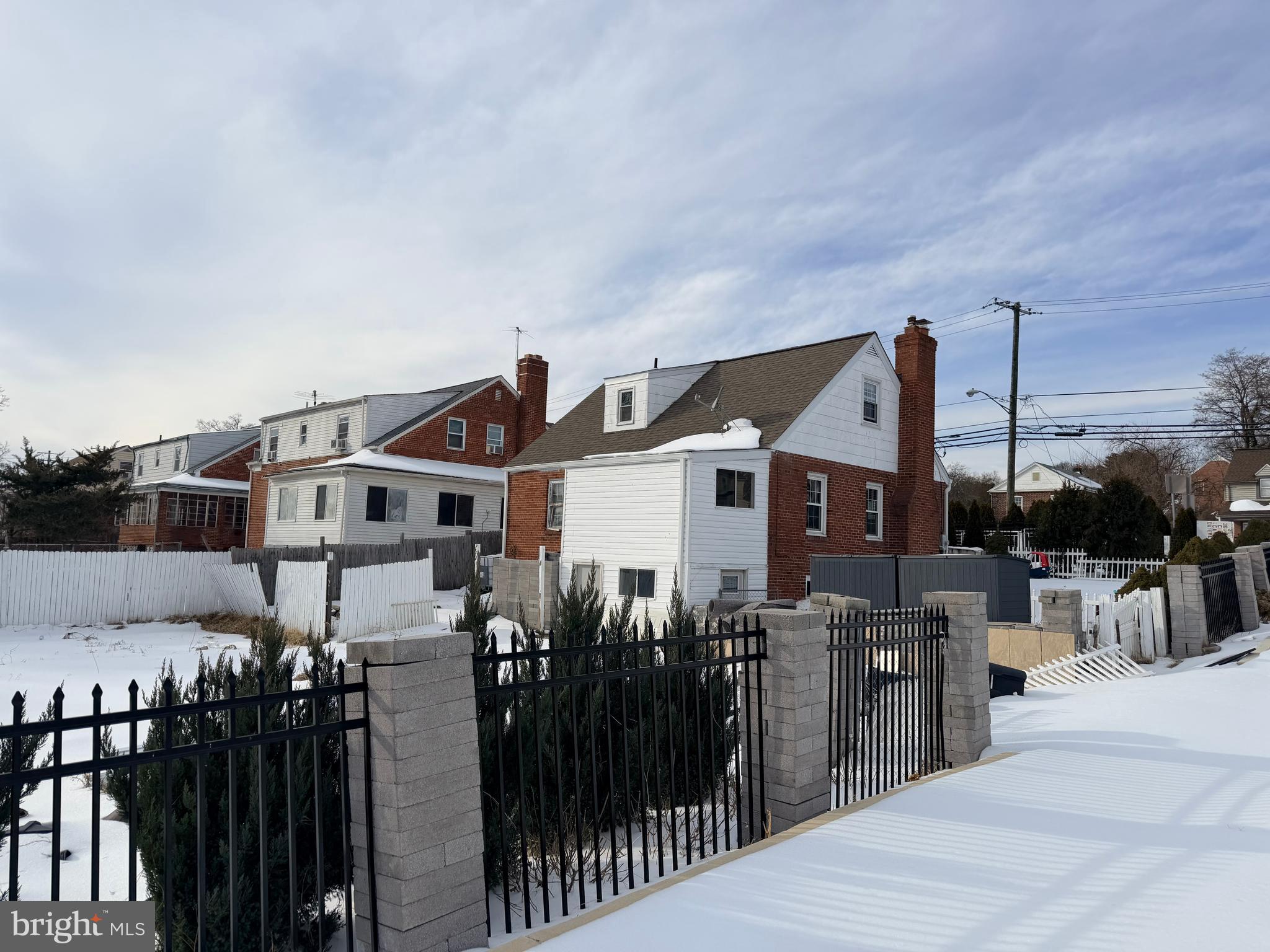 NORTH WOODRIDGE - Residential