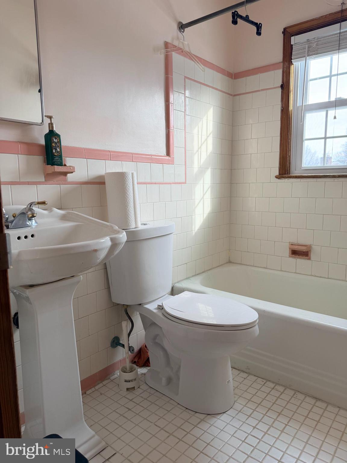 NORTH WOODRIDGE - Residential