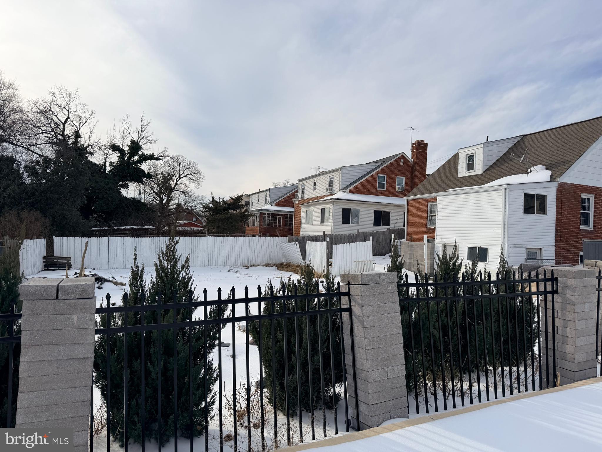 NORTH WOODRIDGE - Residential