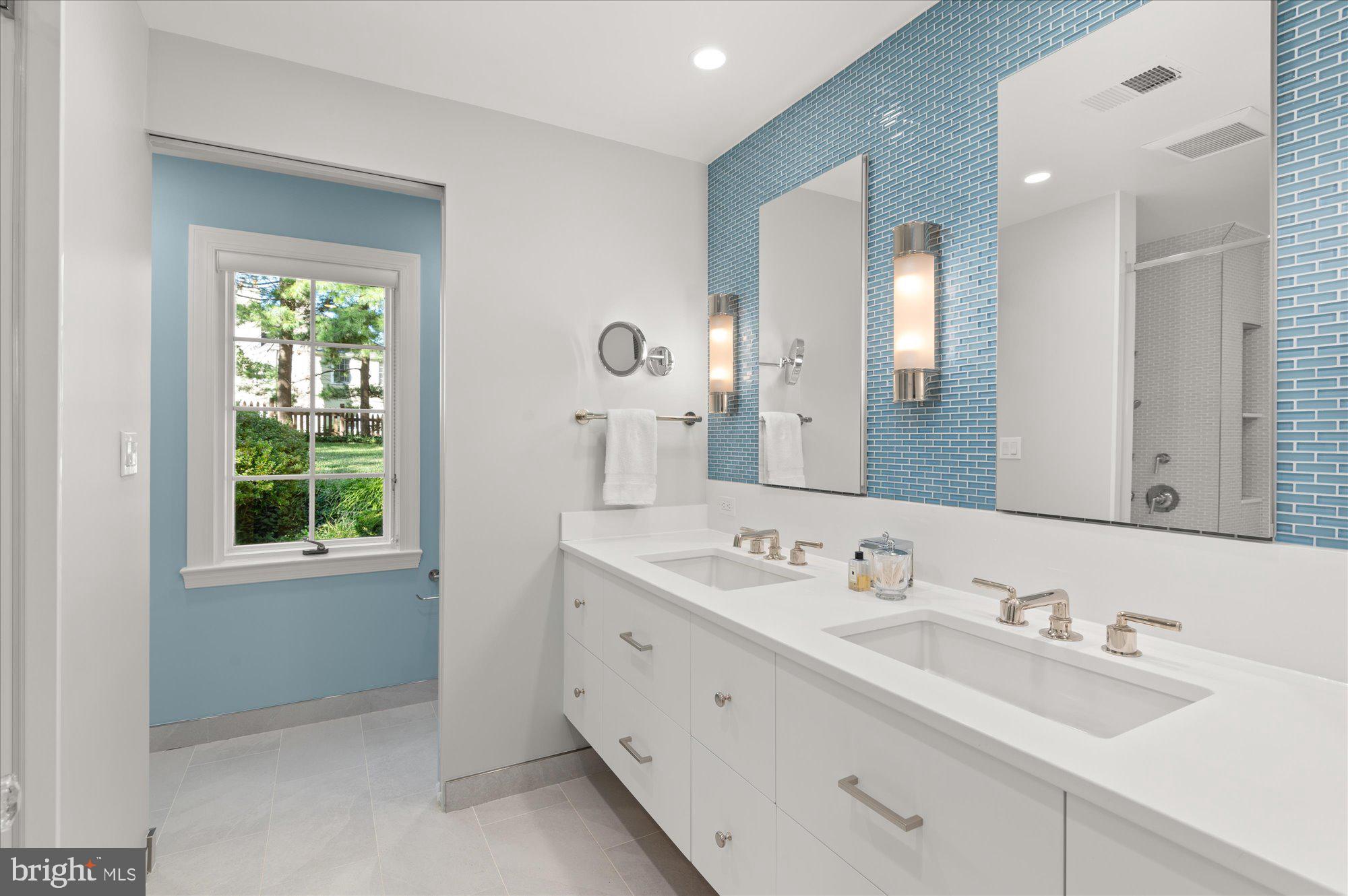 COUNTRY CLUB HILLS - Residential