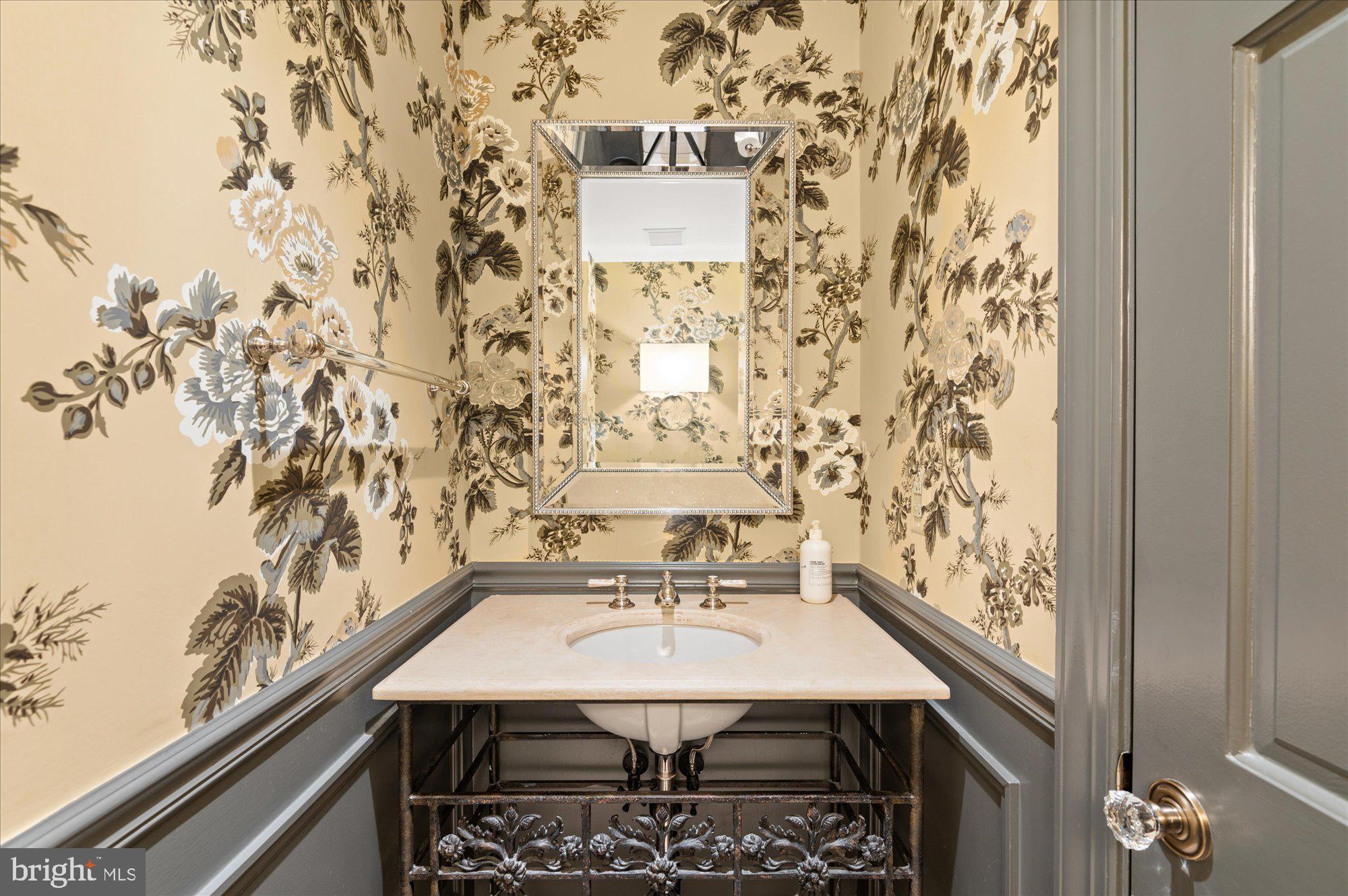 COUNTRY CLUB HILLS - Residential