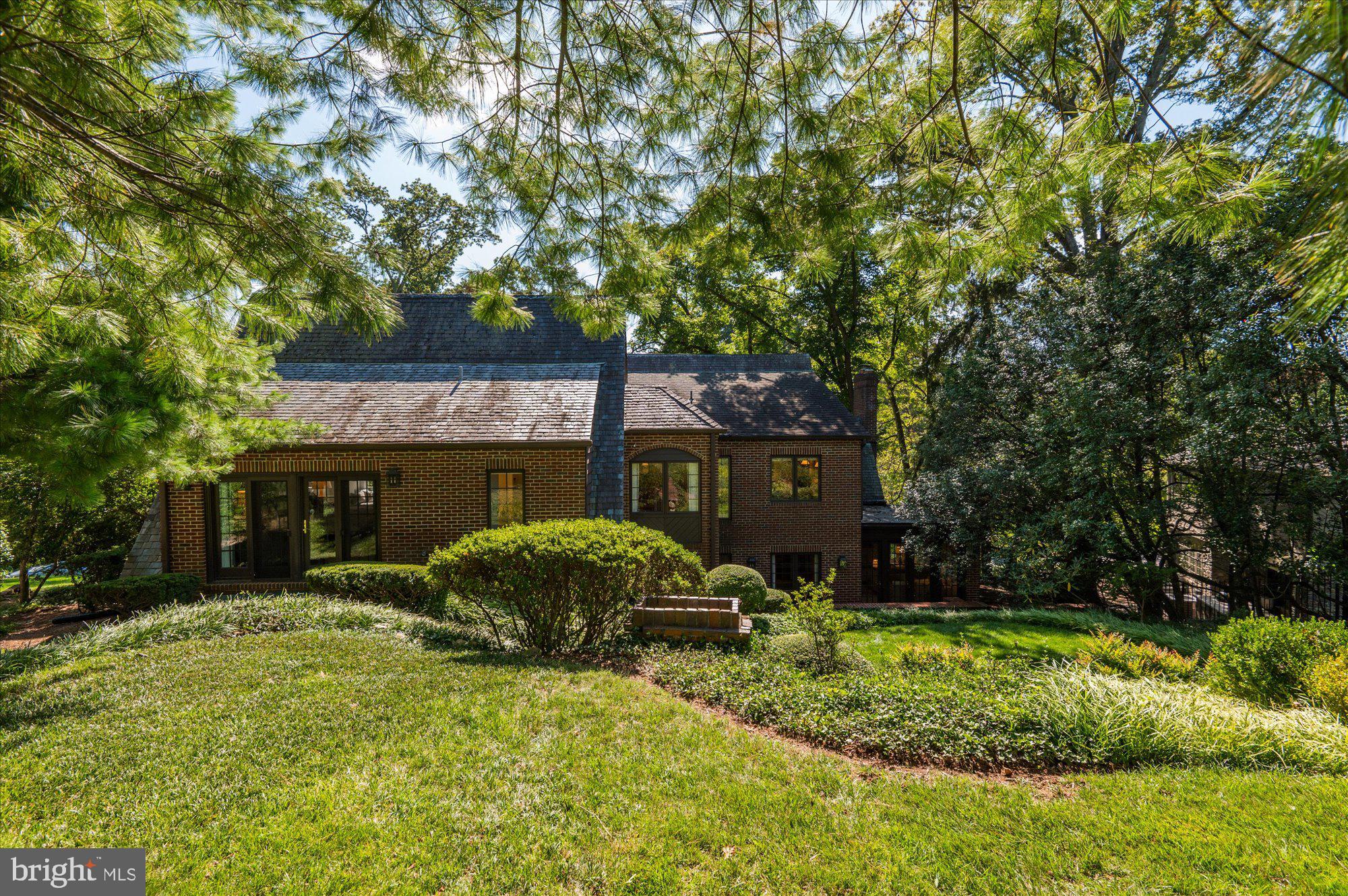 COUNTRY CLUB HILLS - Residential