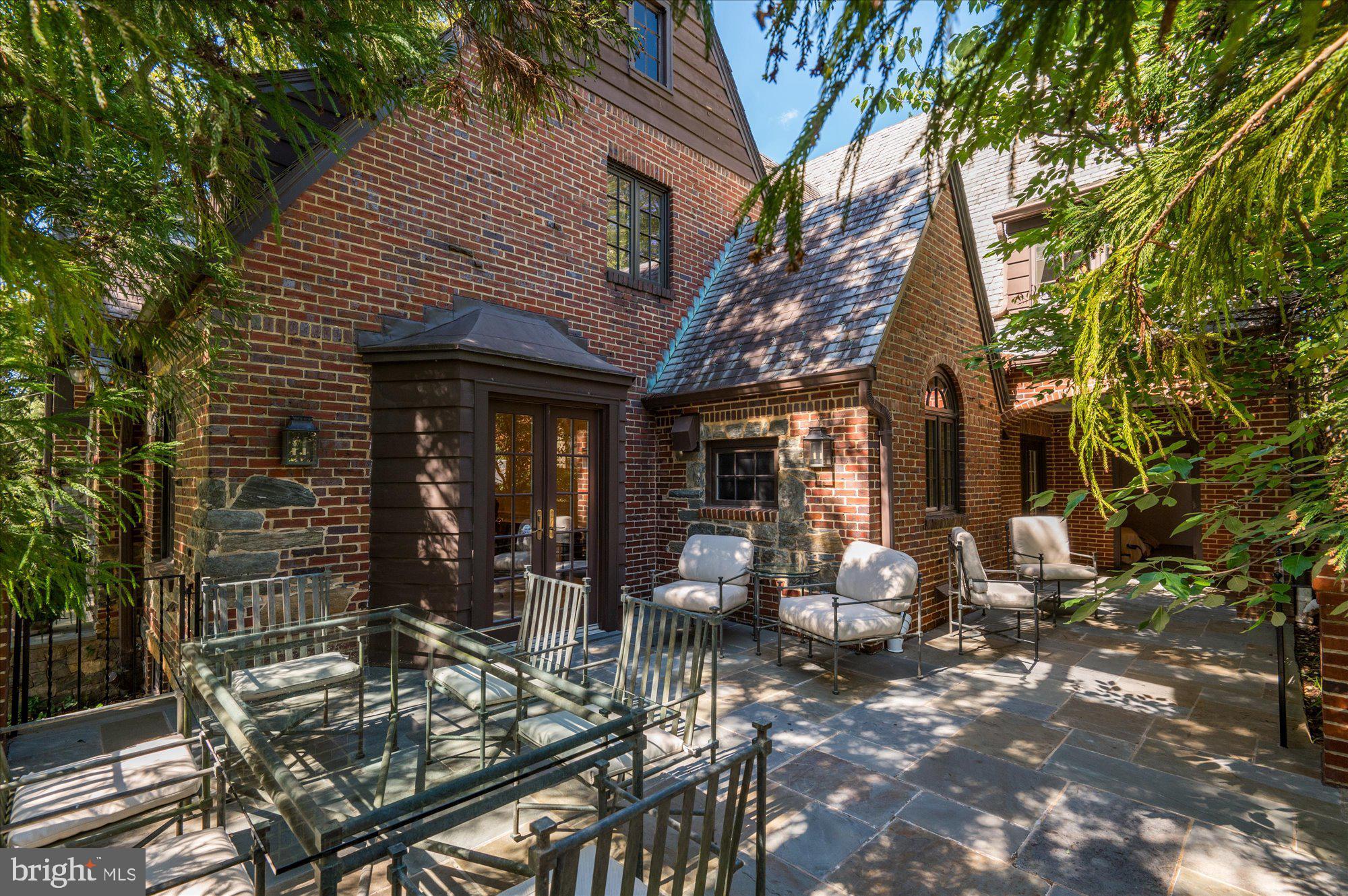 COUNTRY CLUB HILLS - Residential