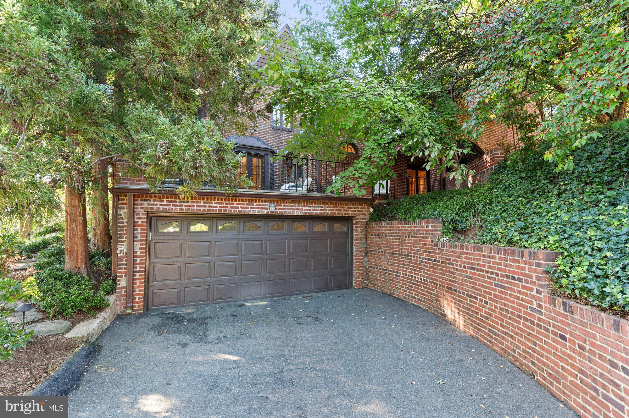 COUNTRY CLUB HILLS - Residential