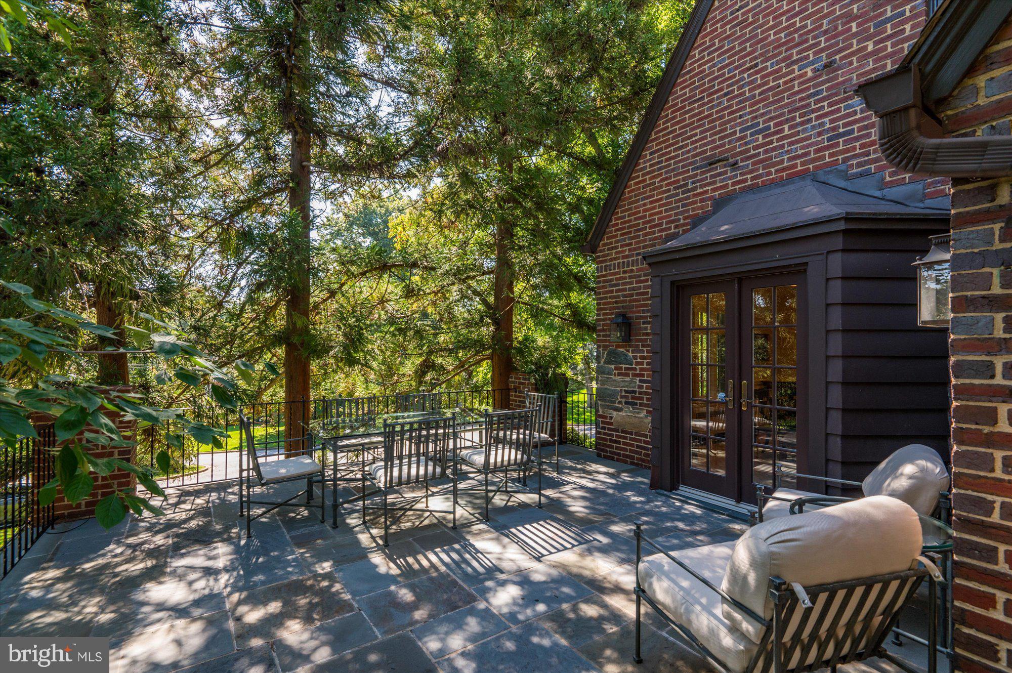 COUNTRY CLUB HILLS - Residential