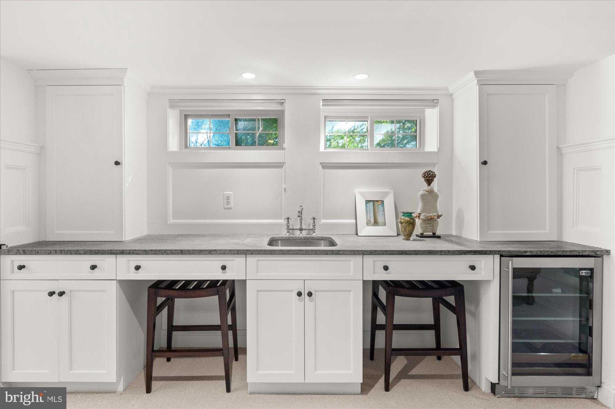 COUNTRY CLUB HILLS - Residential