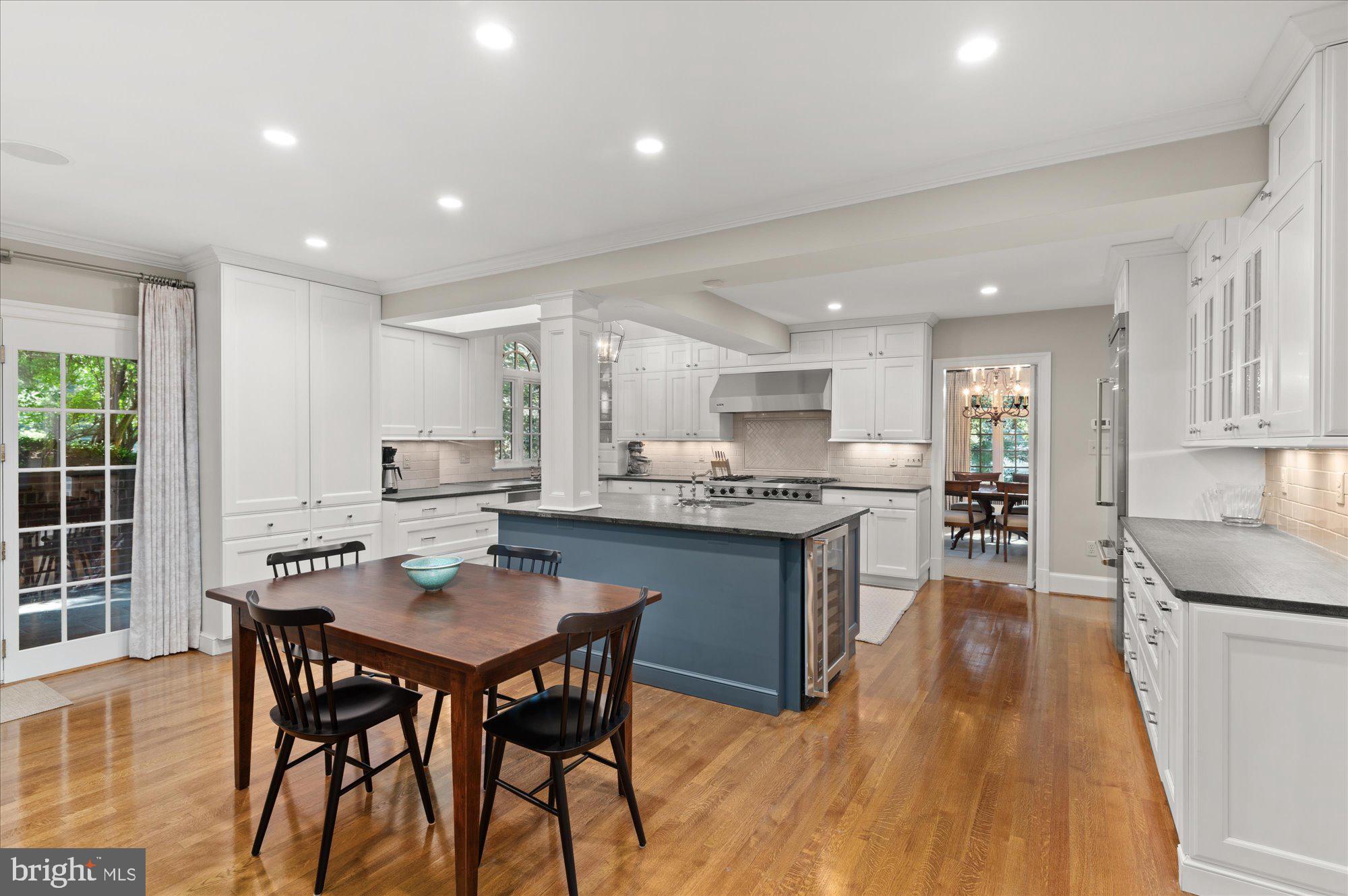 COUNTRY CLUB HILLS - Residential