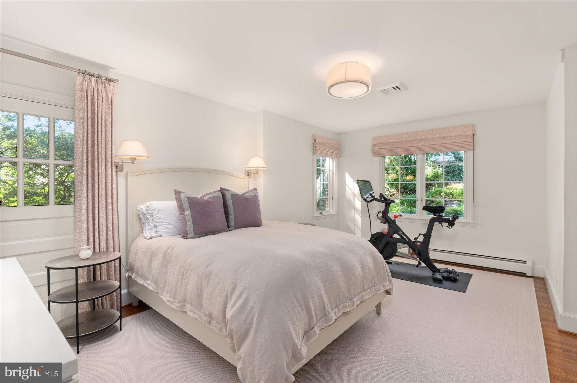 COUNTRY CLUB HILLS - Residential