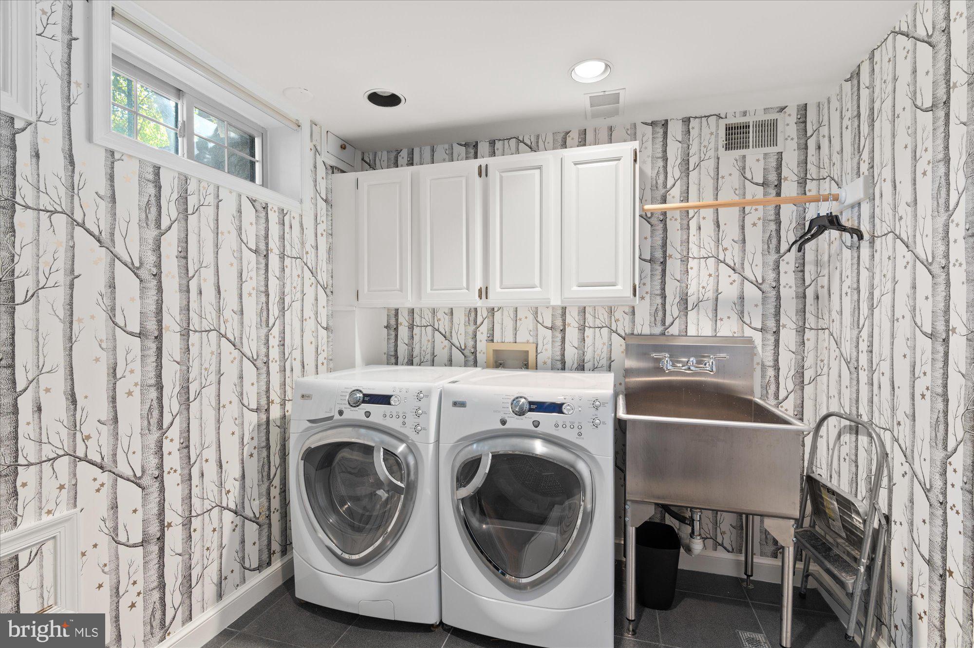 COUNTRY CLUB HILLS - Residential