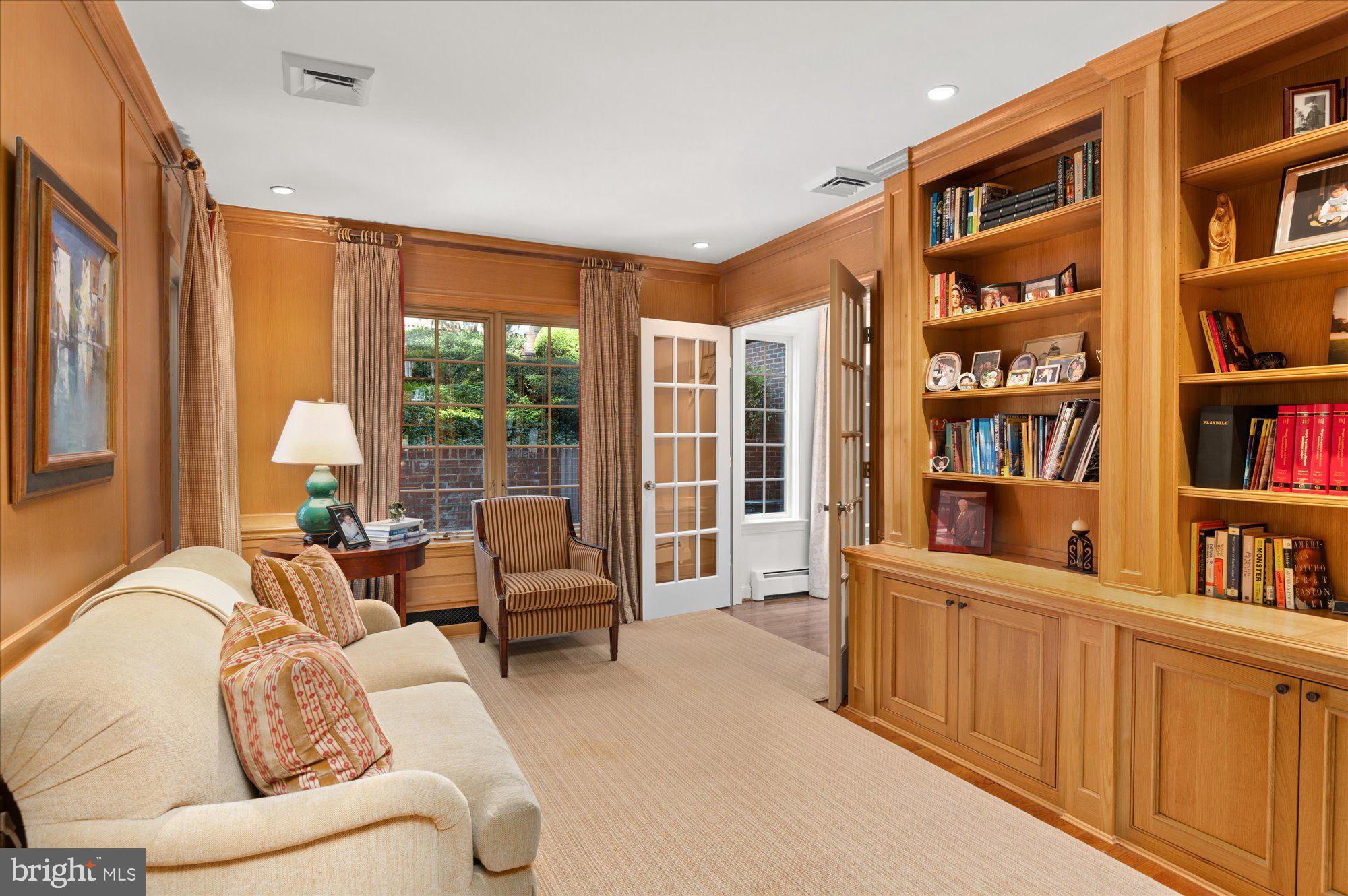 COUNTRY CLUB HILLS - Residential