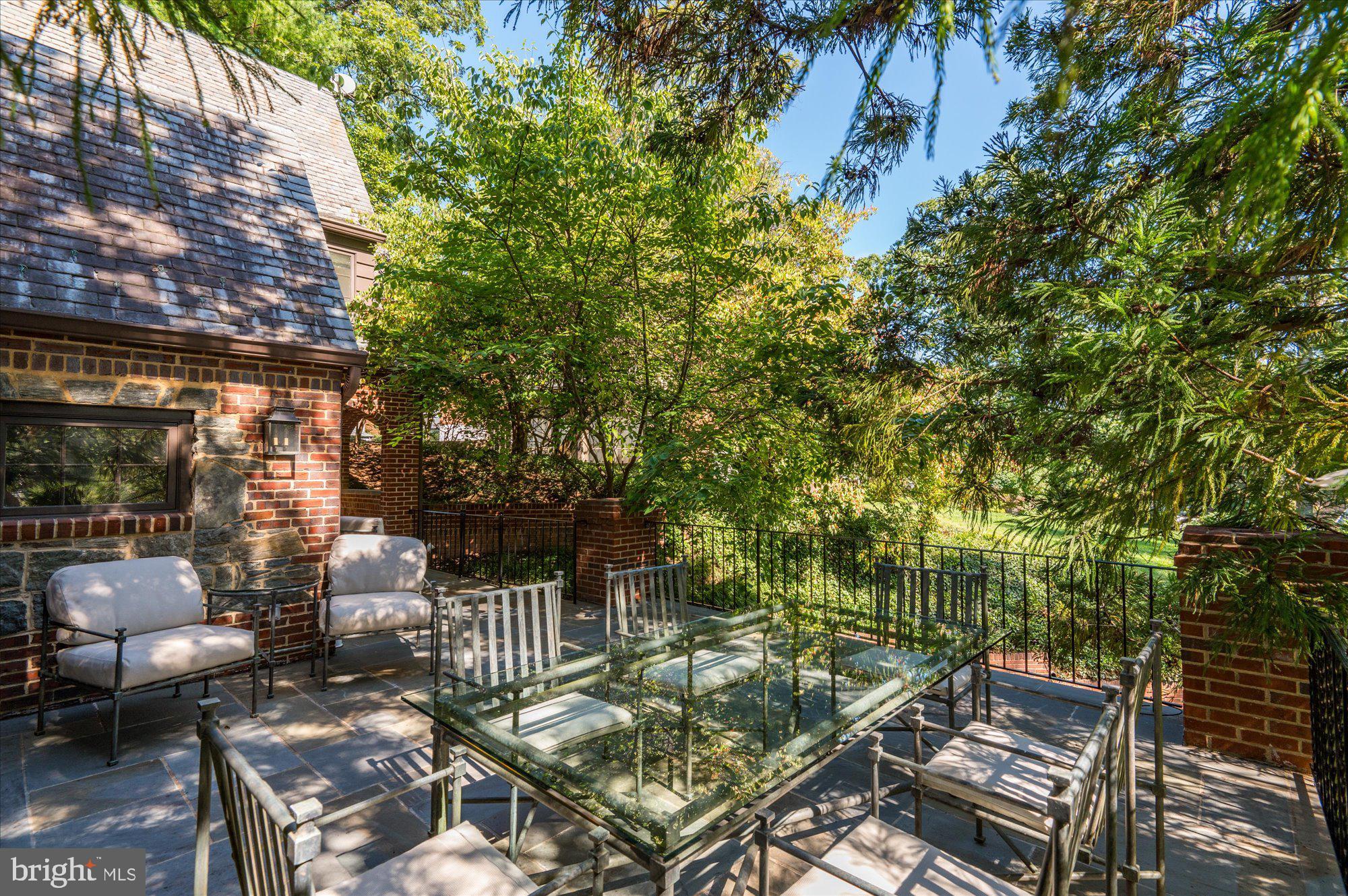 COUNTRY CLUB HILLS - Residential