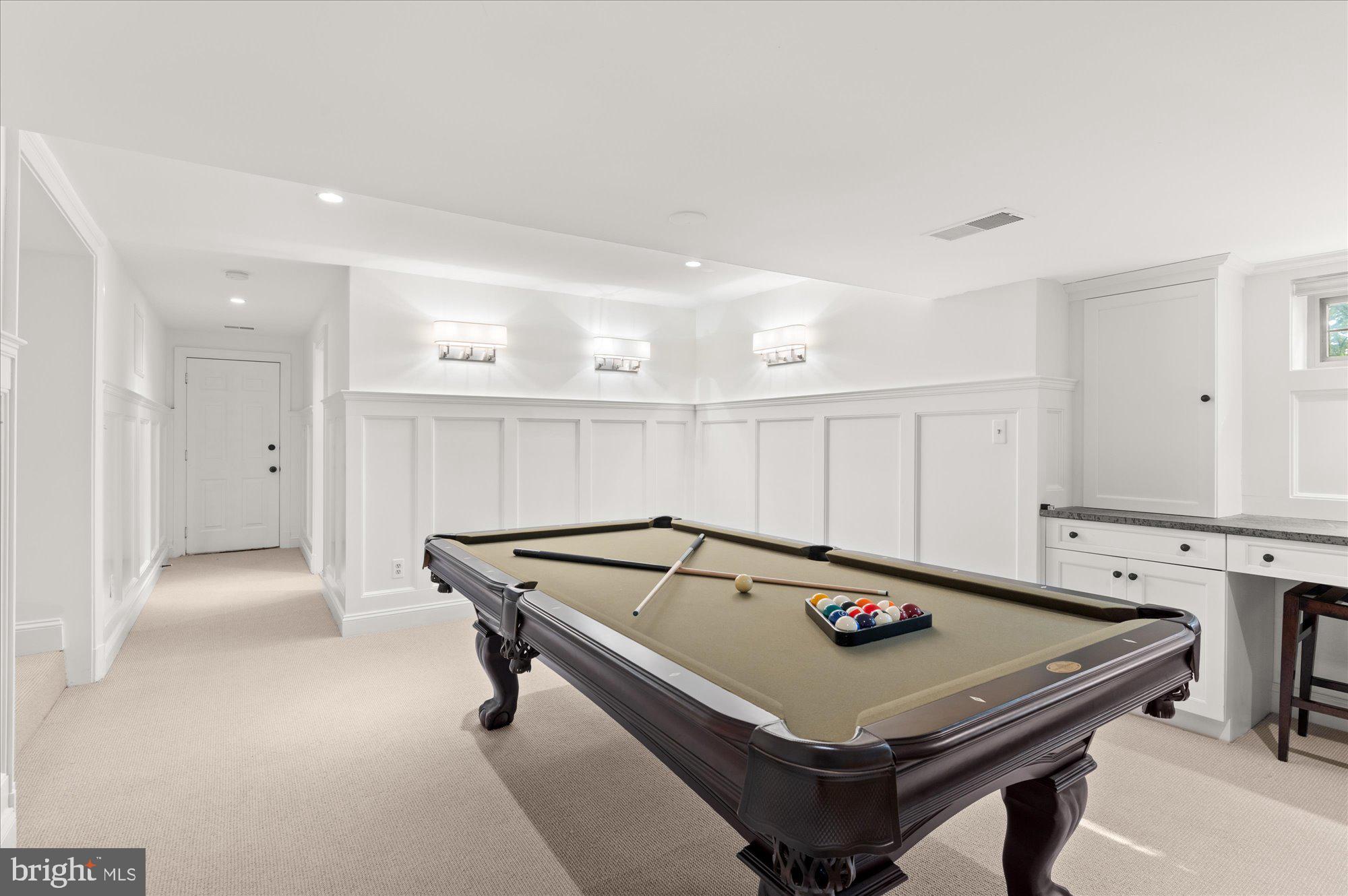 COUNTRY CLUB HILLS - Residential