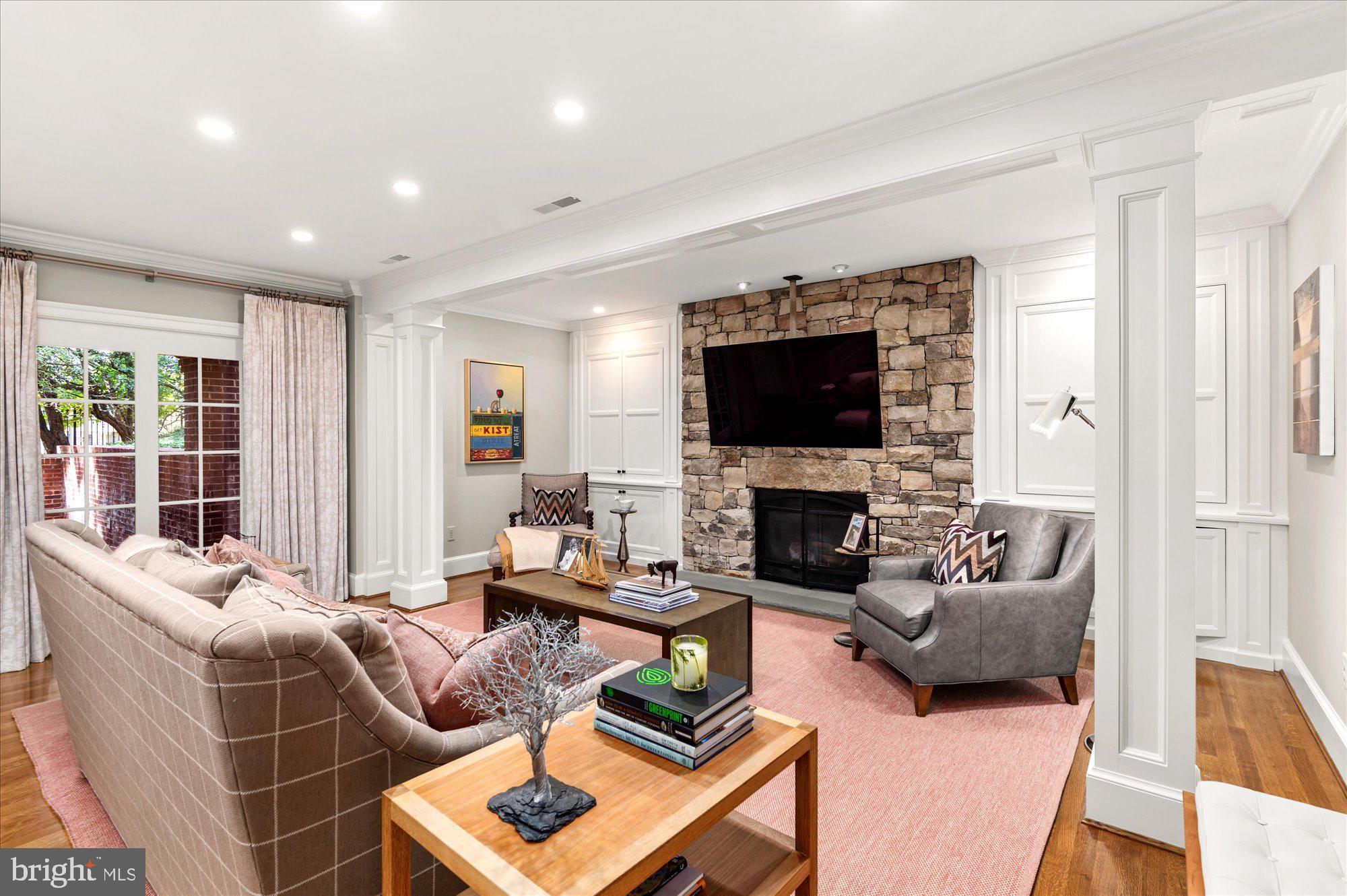 COUNTRY CLUB HILLS - Residential