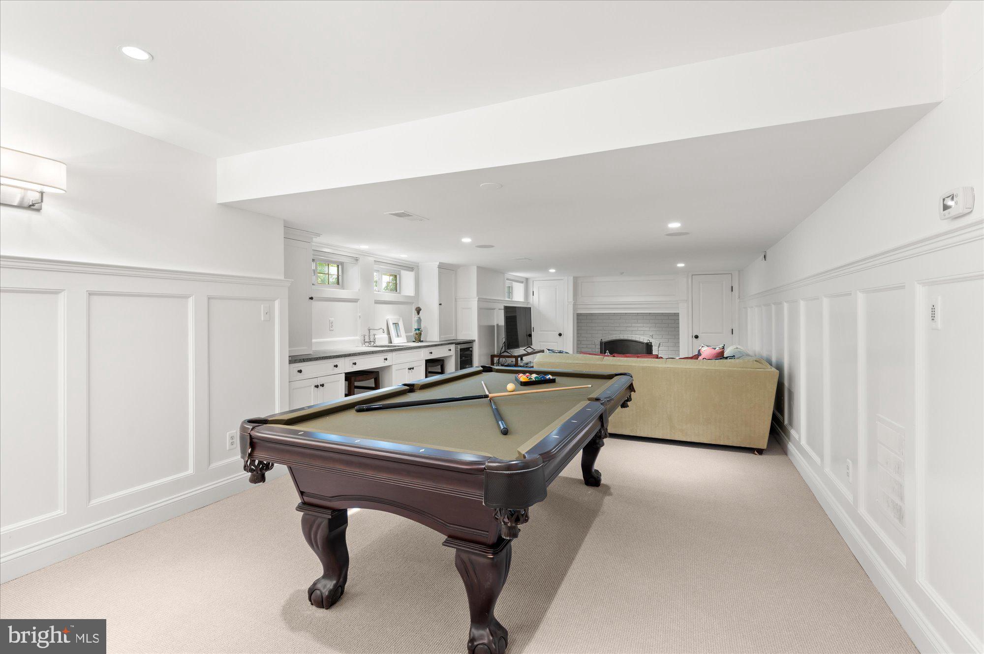 COUNTRY CLUB HILLS - Residential