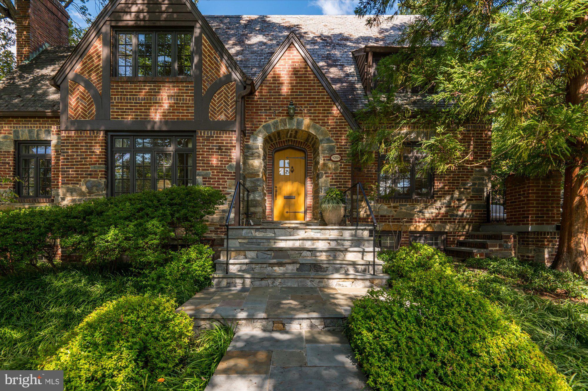 COUNTRY CLUB HILLS - Residential