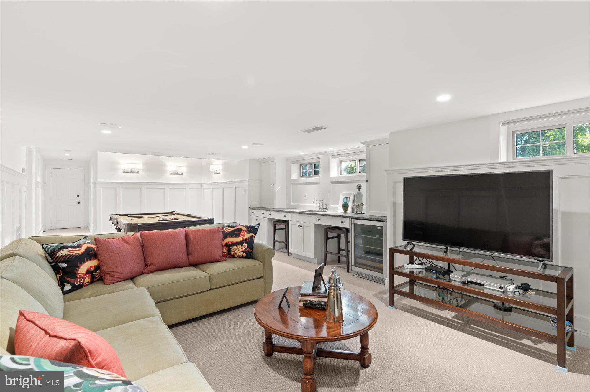 COUNTRY CLUB HILLS - Residential