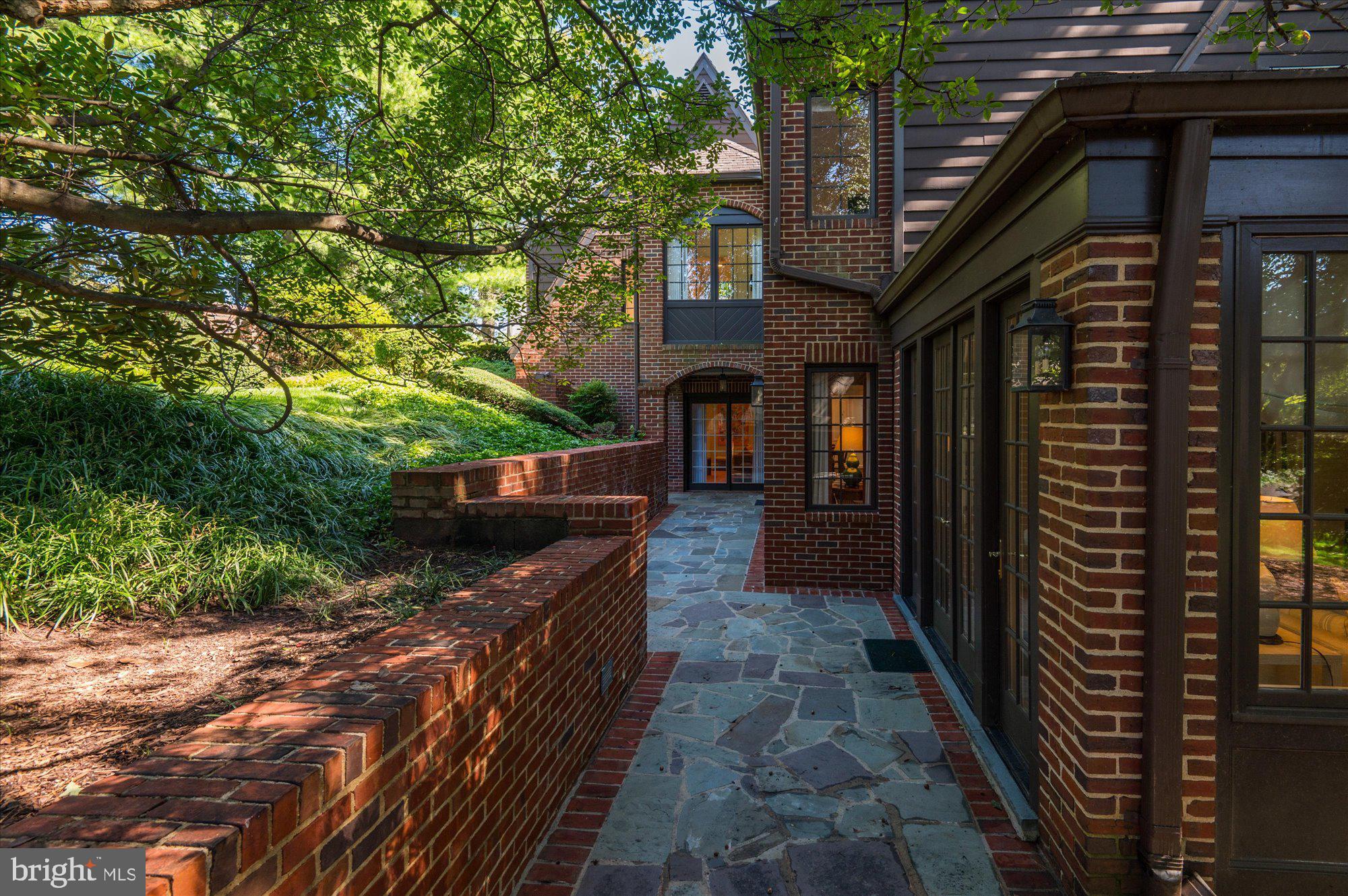 COUNTRY CLUB HILLS - Residential