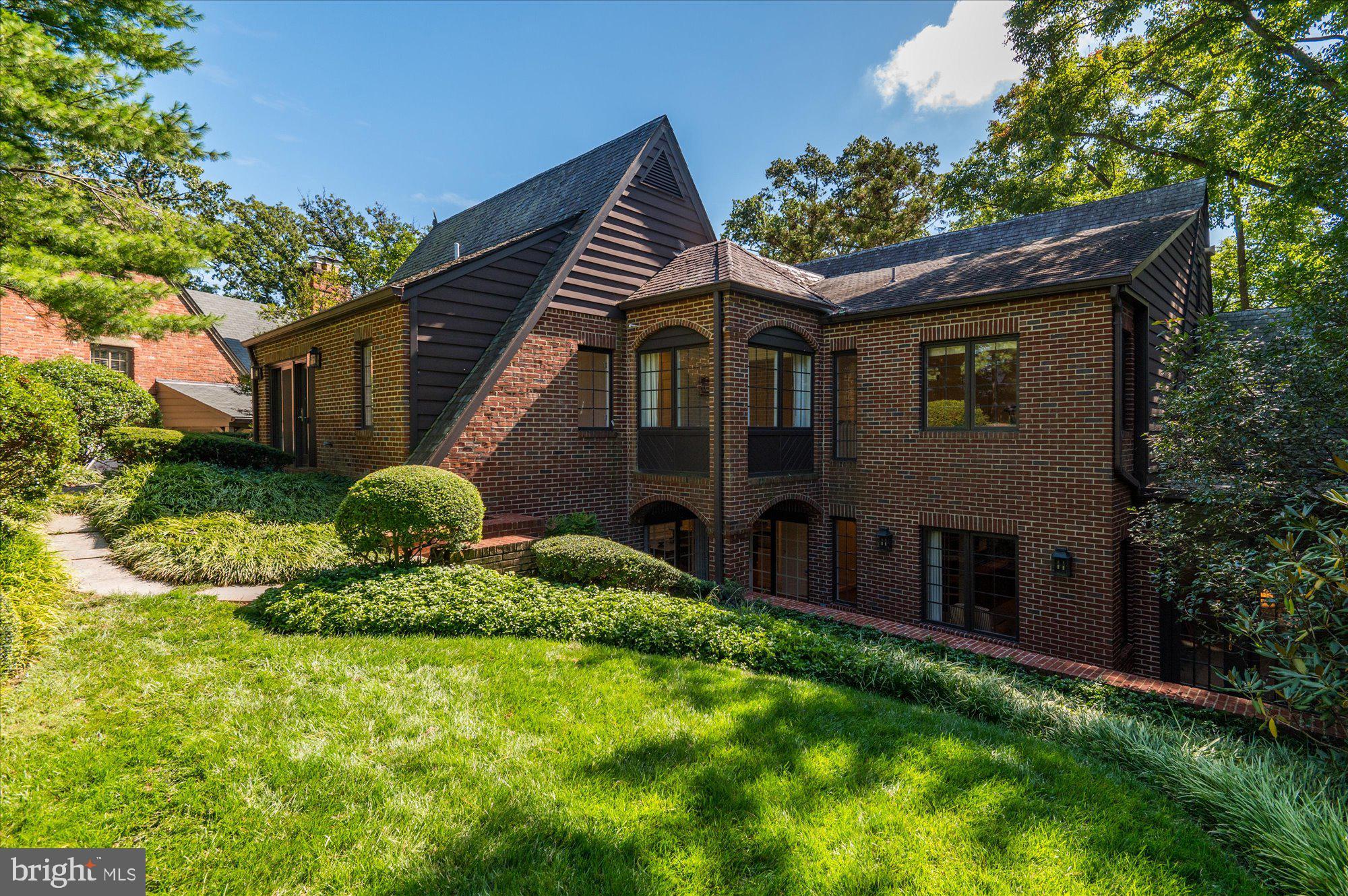 COUNTRY CLUB HILLS - Residential