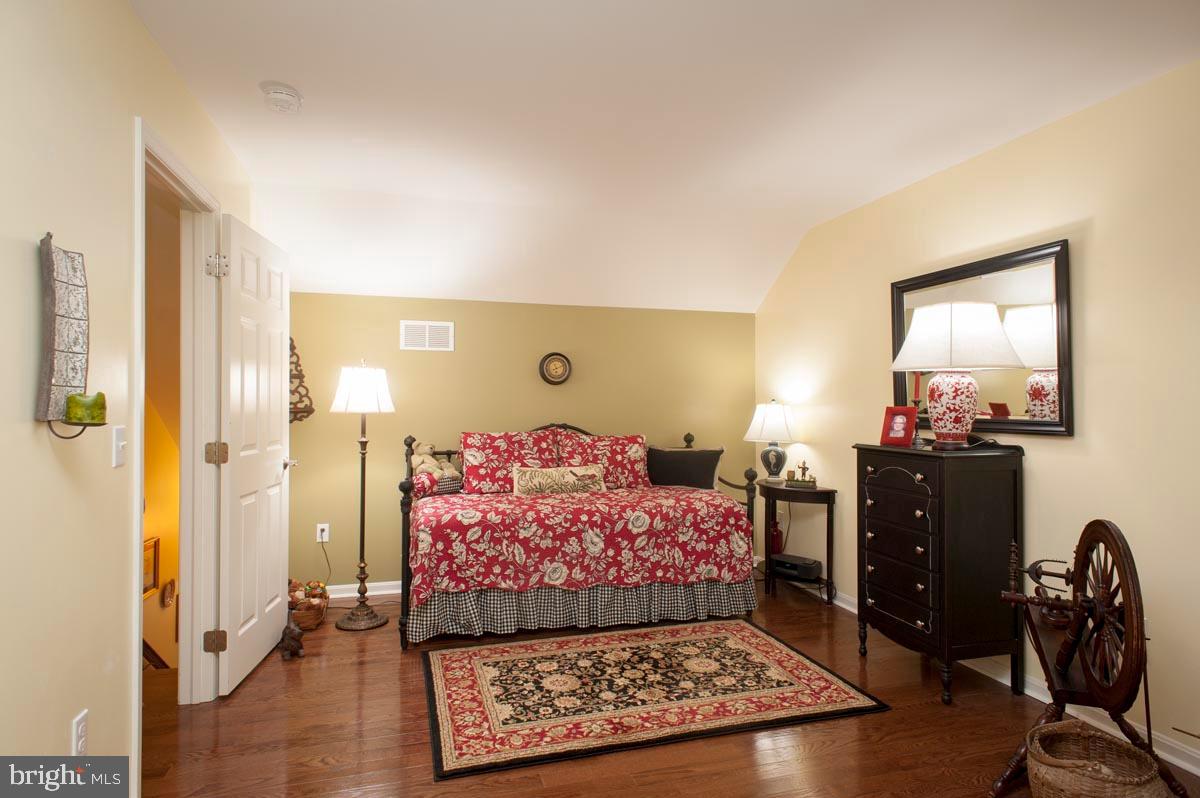 WILLOW BEND FARM - Residential