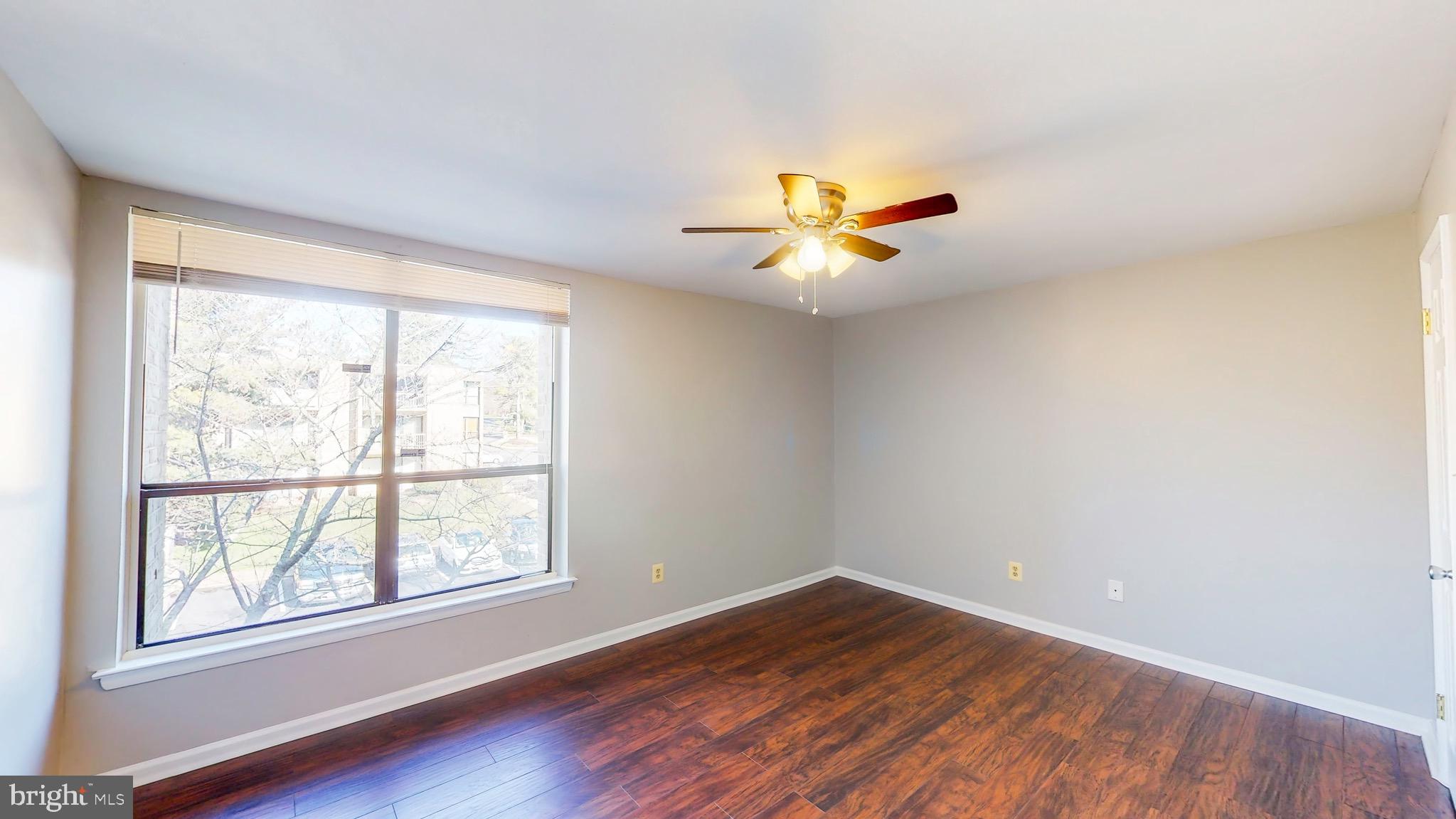 HUNTLEY SQUARE CONDOMINIUMS - Residential